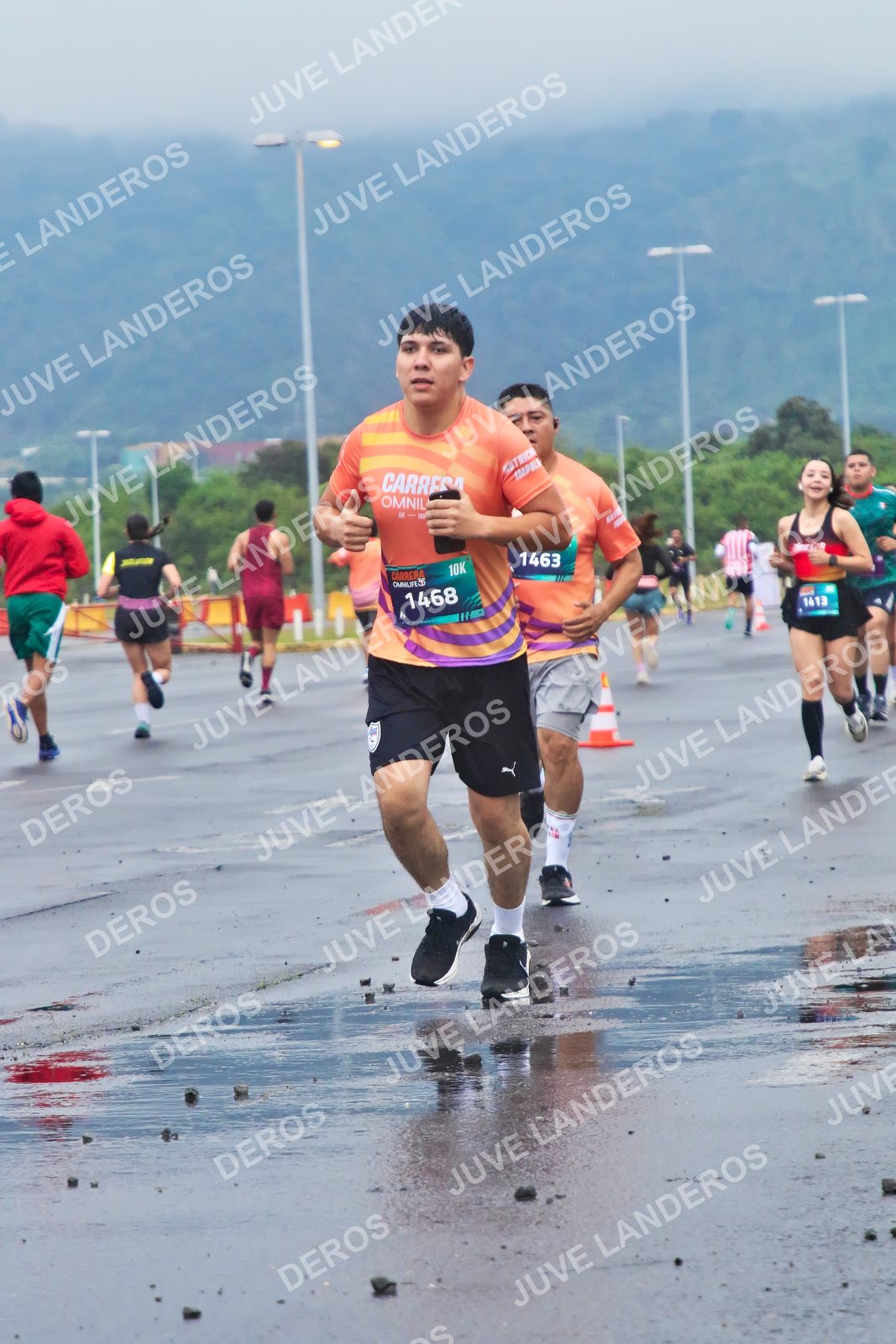 Foto de la CARRERA OMNILIFE GUADALAJARA en Estadio Akron, Zapopan a las 07:38 · dorsal 1468, 1463