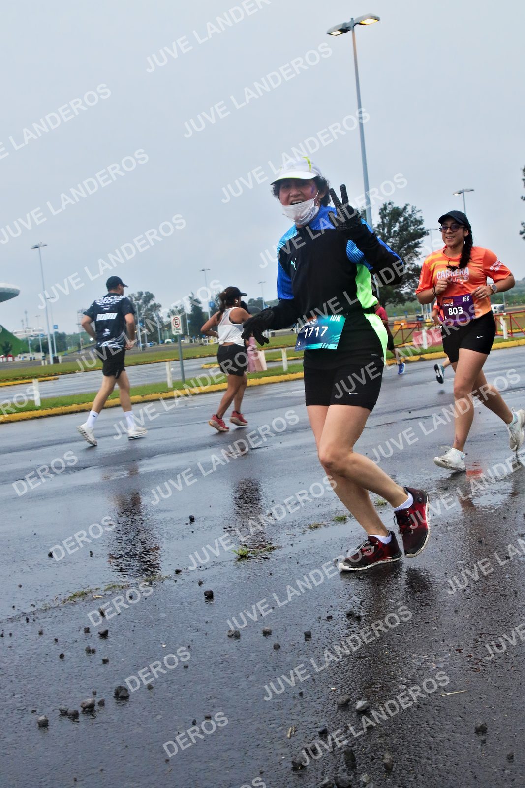 Foto de la CARRERA OMNILIFE GUADALAJARA en Estadio Akron, Zapopan a las 07:39 · dorsal 1717, 803