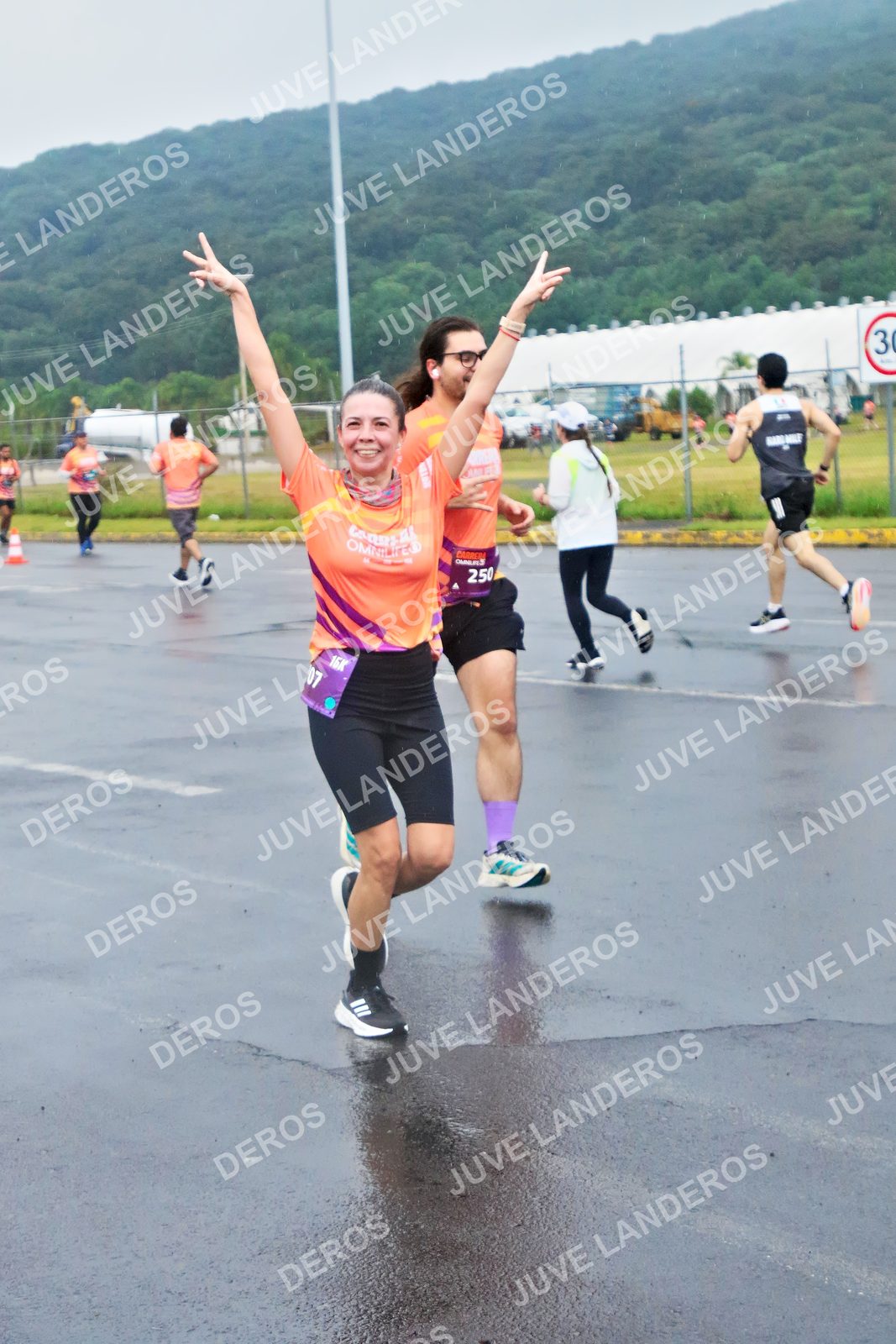 Foto de la CARRERA OMNILIFE GUADALAJARA en Estadio Akron, Zapopan a las 07:50 · dorsal 250
