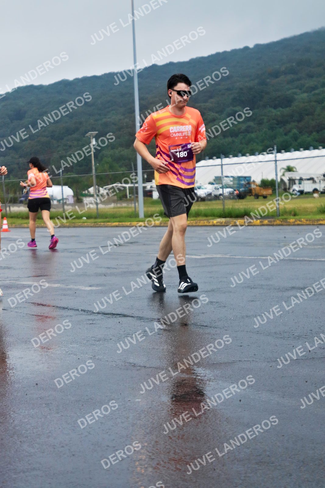 Foto de la CARRERA OMNILIFE GUADALAJARA en Estadio Akron, Zapopan a las 07:56 · dorsal 180