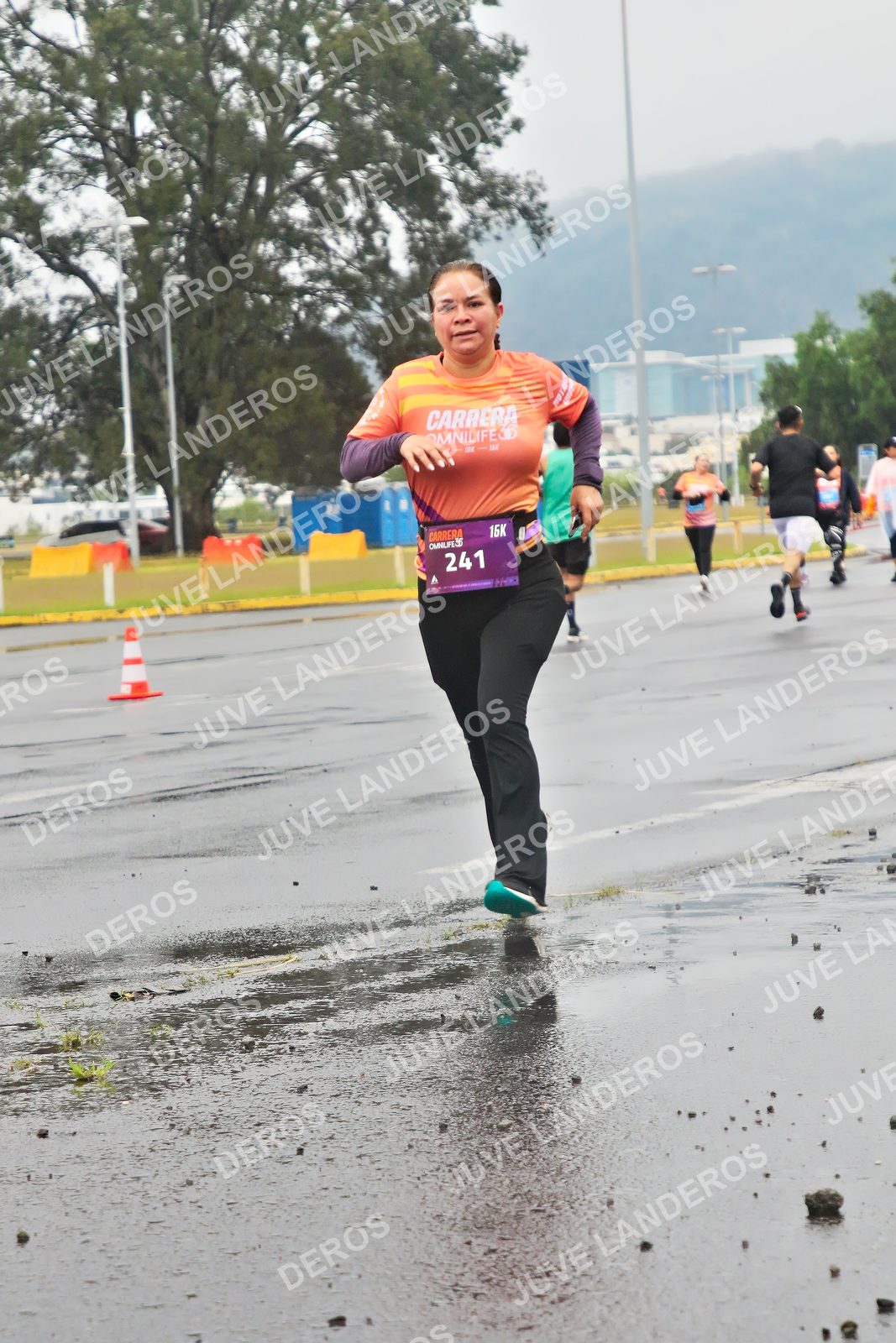 Foto de la CARRERA OMNILIFE GUADALAJARA en Estadio Akron, Zapopan a las 07:32 · dorsal 241