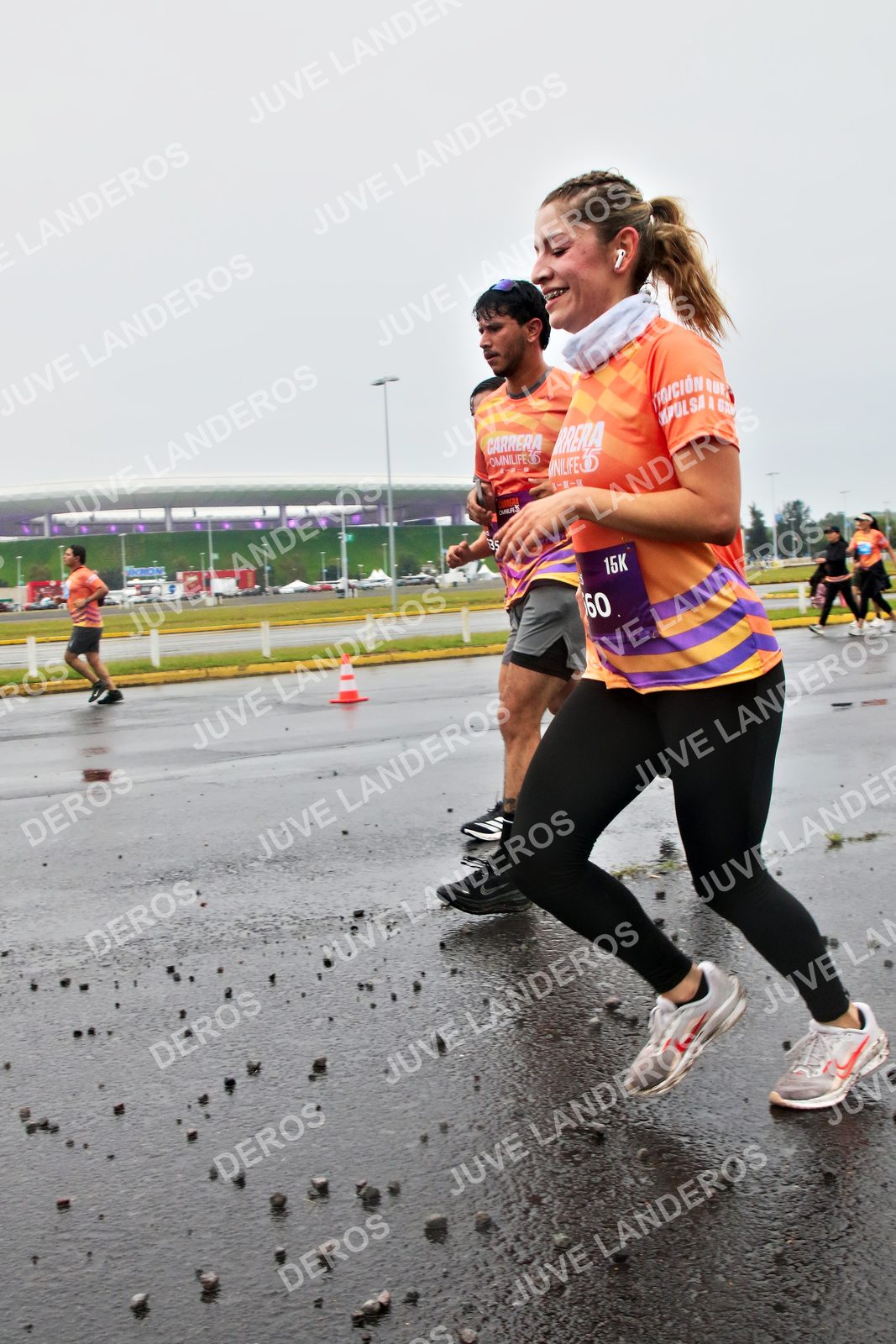Foto de la CARRERA OMNILIFE GUADALAJARA en Estadio Akron, Zapopan a las 07:30 · dorsal 60, 35