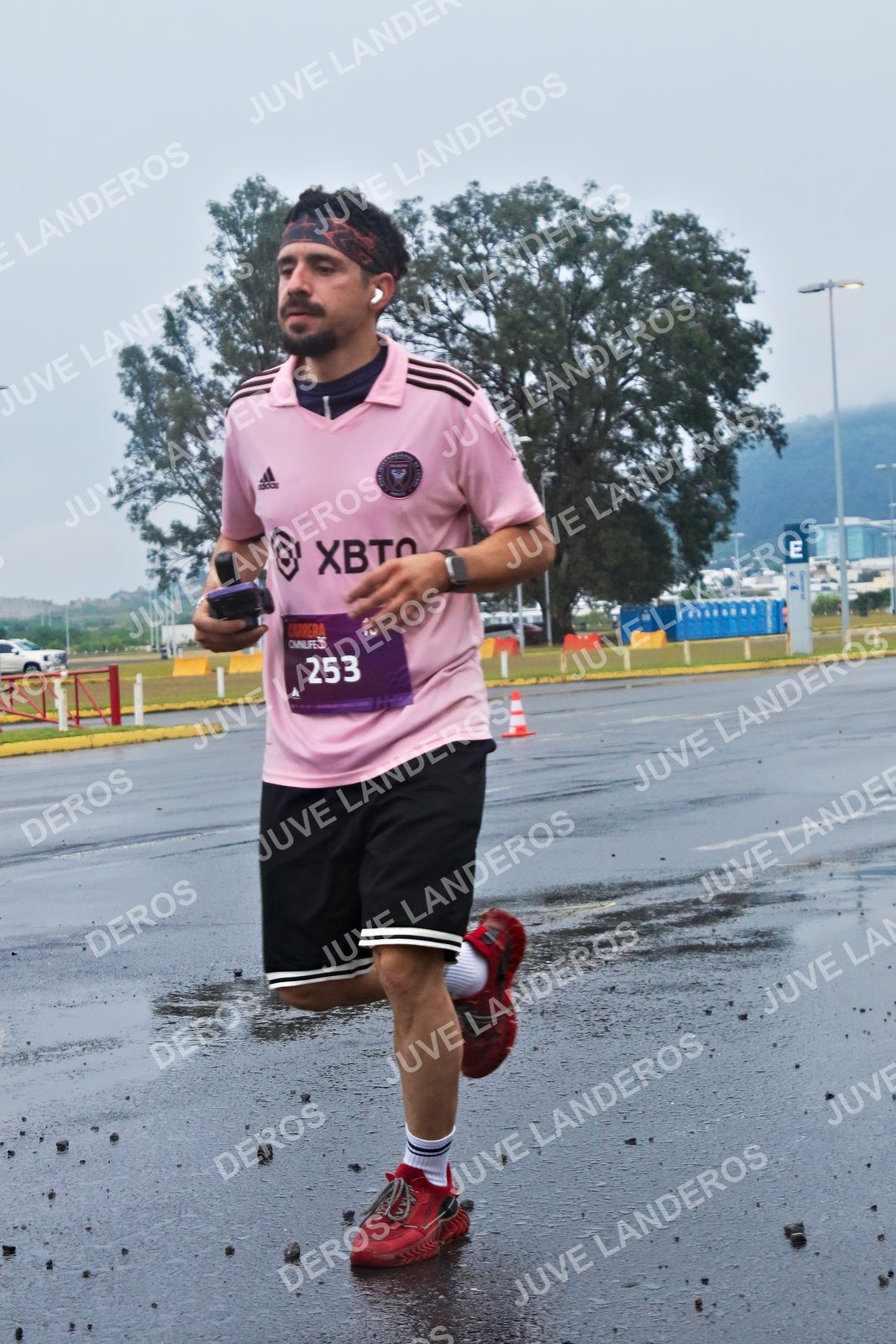 Foto de la CARRERA OMNILIFE GUADALAJARA en Estadio Akron, Zapopan a las 07:36 · dorsal 253