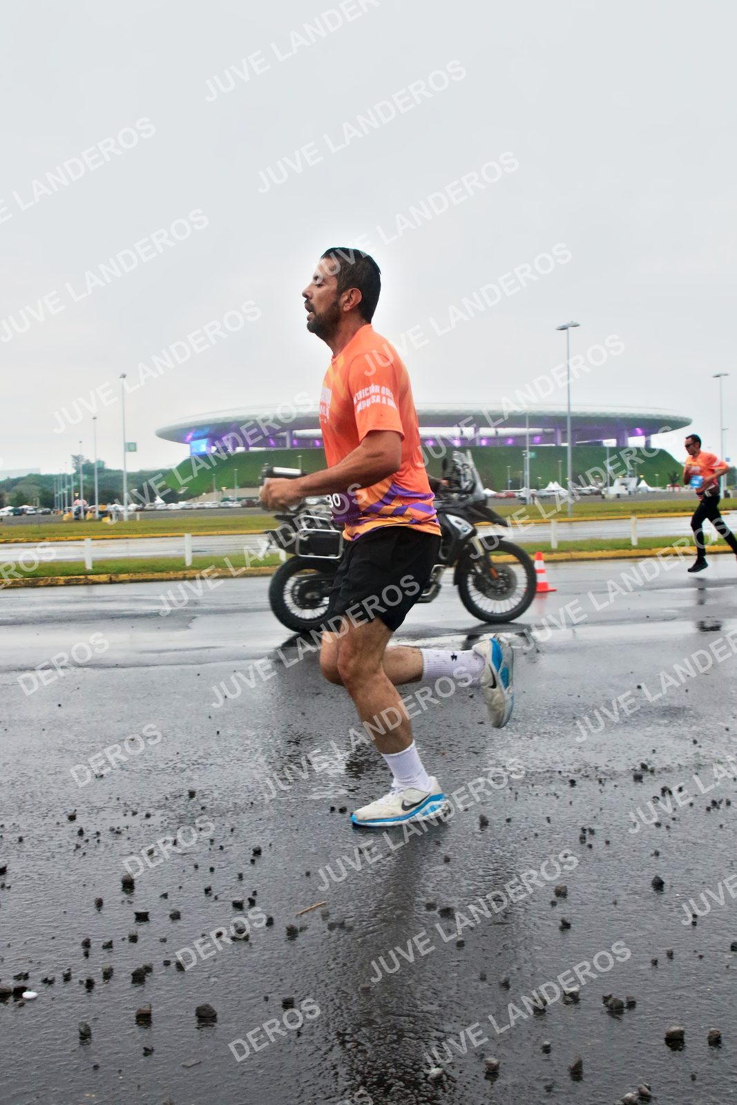 Foto de la CARRERA OMNILIFE GUADALAJARA en Estadio Akron, Zapopan a las 07:21 · dorsal 30