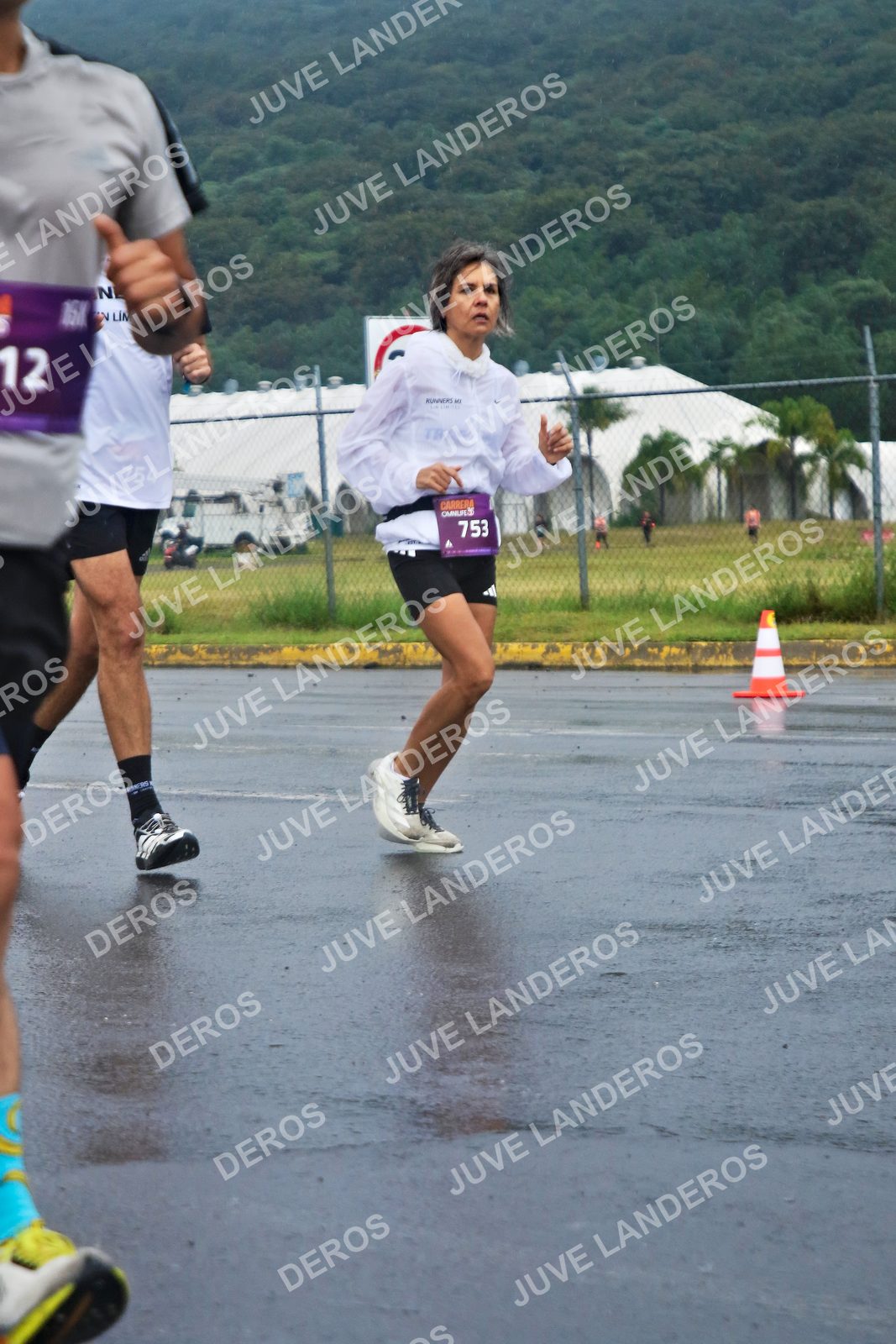 Foto de la CARRERA OMNILIFE GUADALAJARA en Estadio Akron, Zapopan a las 07:55 · dorsal 753, 754, 12