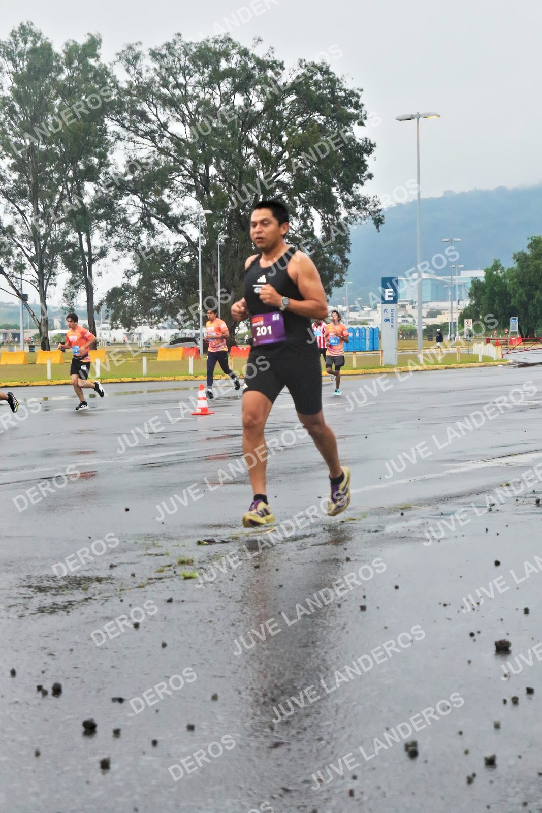 Foto de la CARRERA OMNILIFE GUADALAJARA en Estadio Akron, Zapopan a las 07:20 · dorsal 201