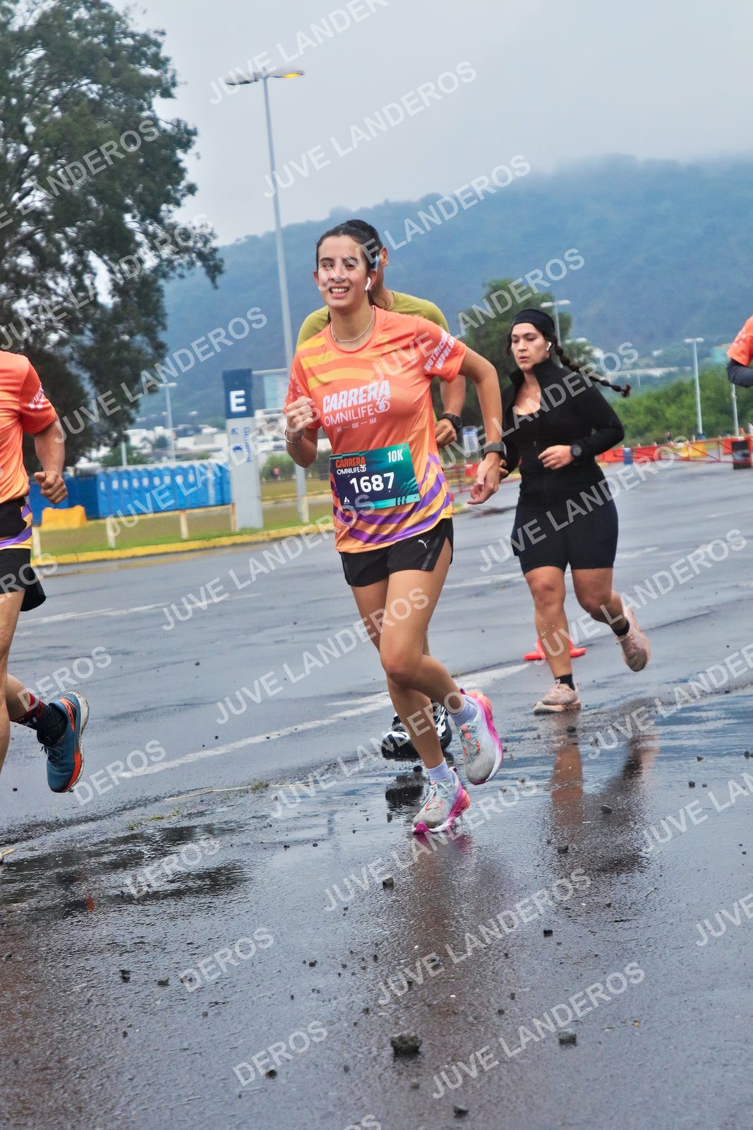 Foto de la CARRERA OMNILIFE GUADALAJARA en Estadio Akron, Zapopan a las 07:38 · dorsal 1687