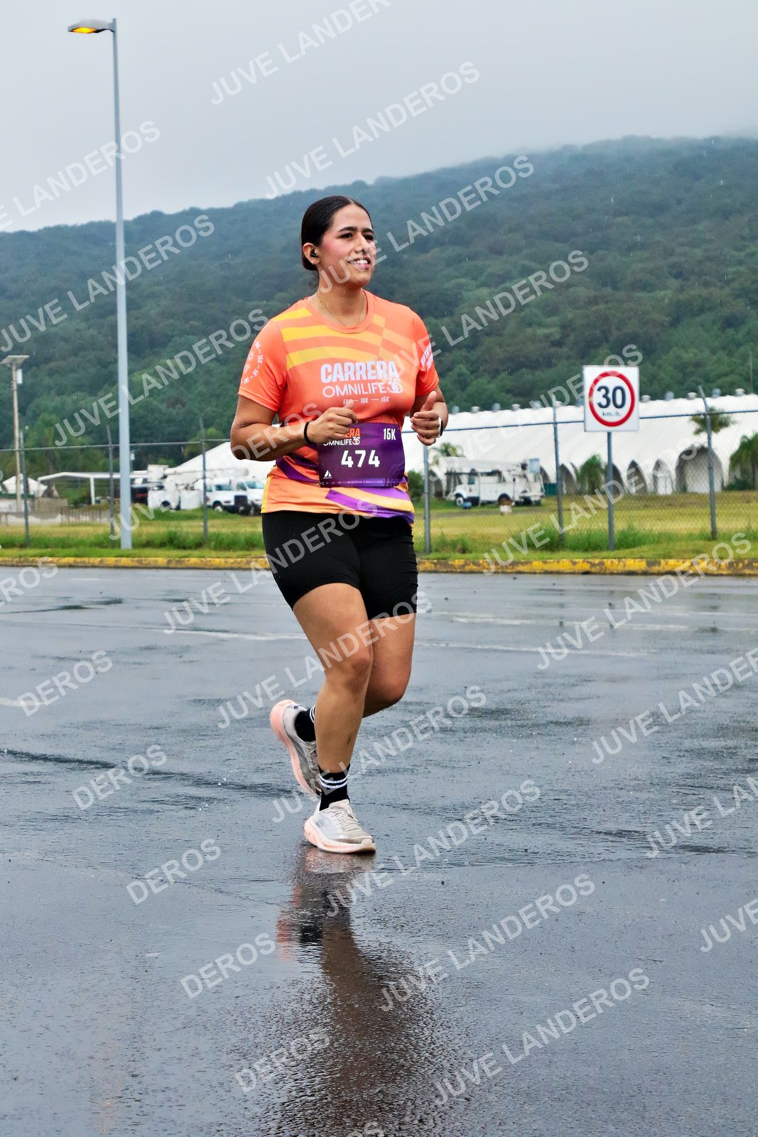 Foto de la CARRERA OMNILIFE GUADALAJARA en Estadio Akron, Zapopan a las 08:09 · dorsal 30, 474
