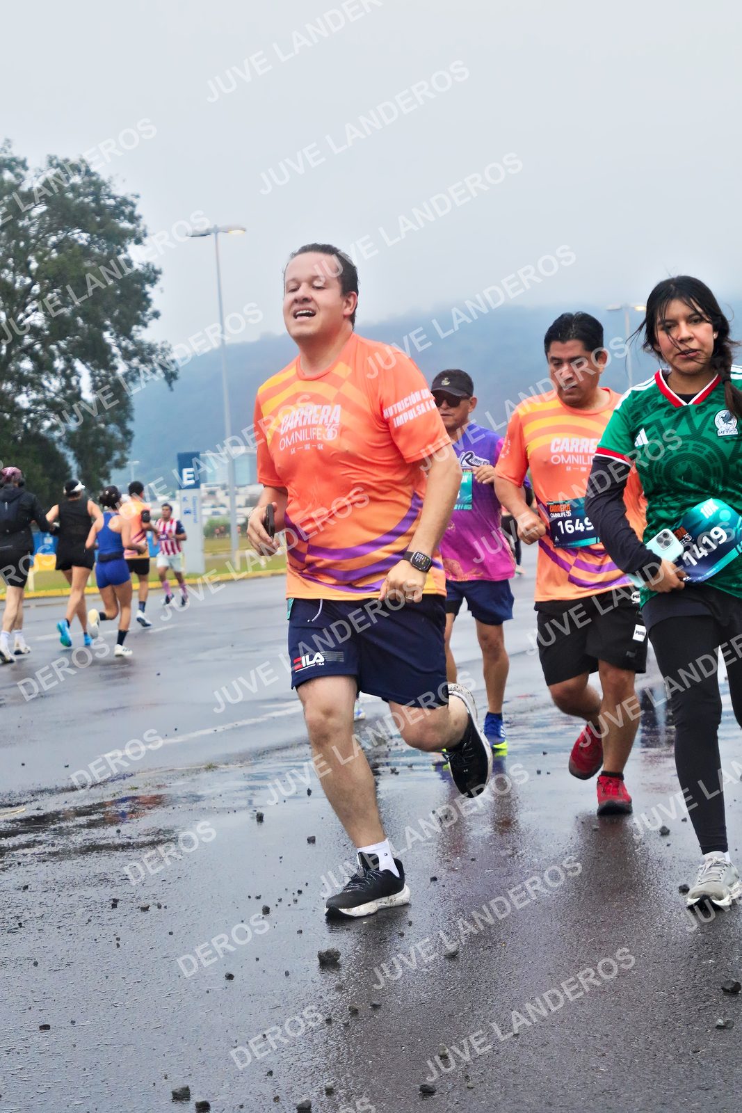 Foto de la CARRERA OMNILIFE GUADALAJARA en Estadio Akron, Zapopan a las 07:42 · dorsal 1419, 1649