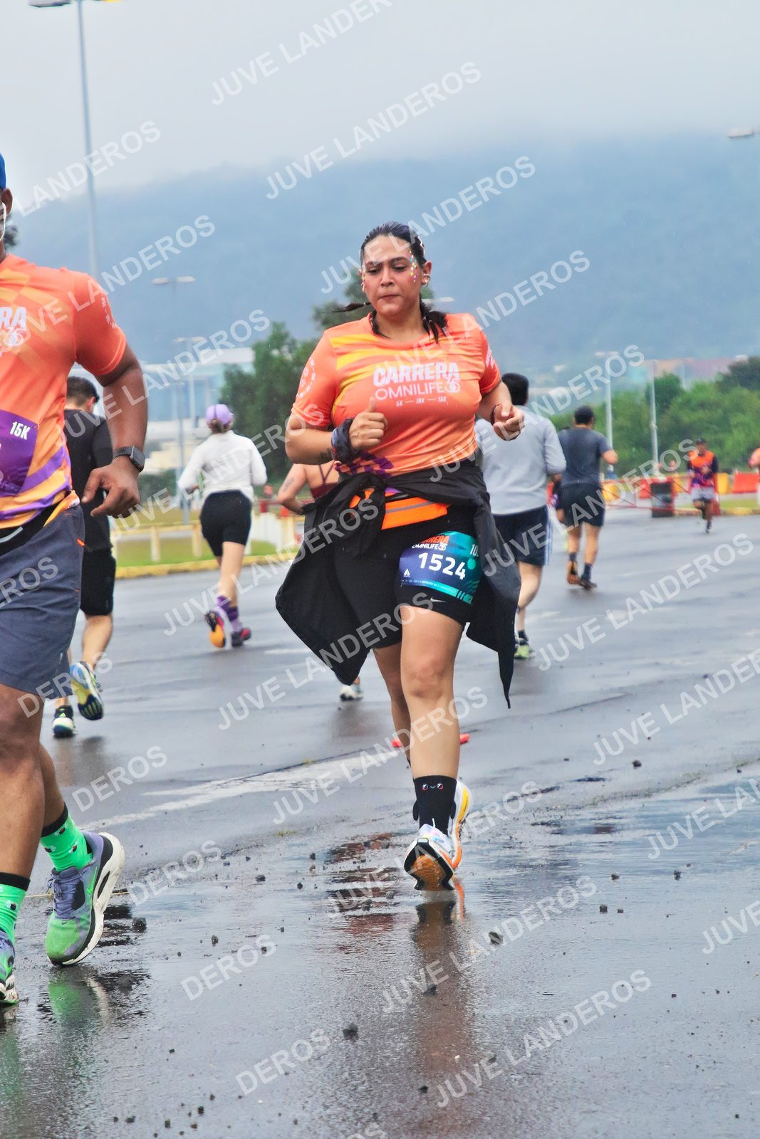 Foto de la CARRERA OMNILIFE GUADALAJARA en Estadio Akron, Zapopan a las 07:47 · dorsal 1524