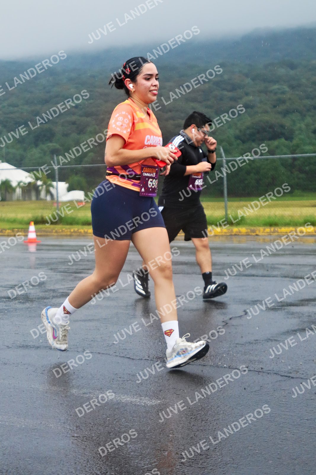 Foto de la CARRERA OMNILIFE GUADALAJARA en Estadio Akron, Zapopan a las 08:01 · dorsal 653, 698