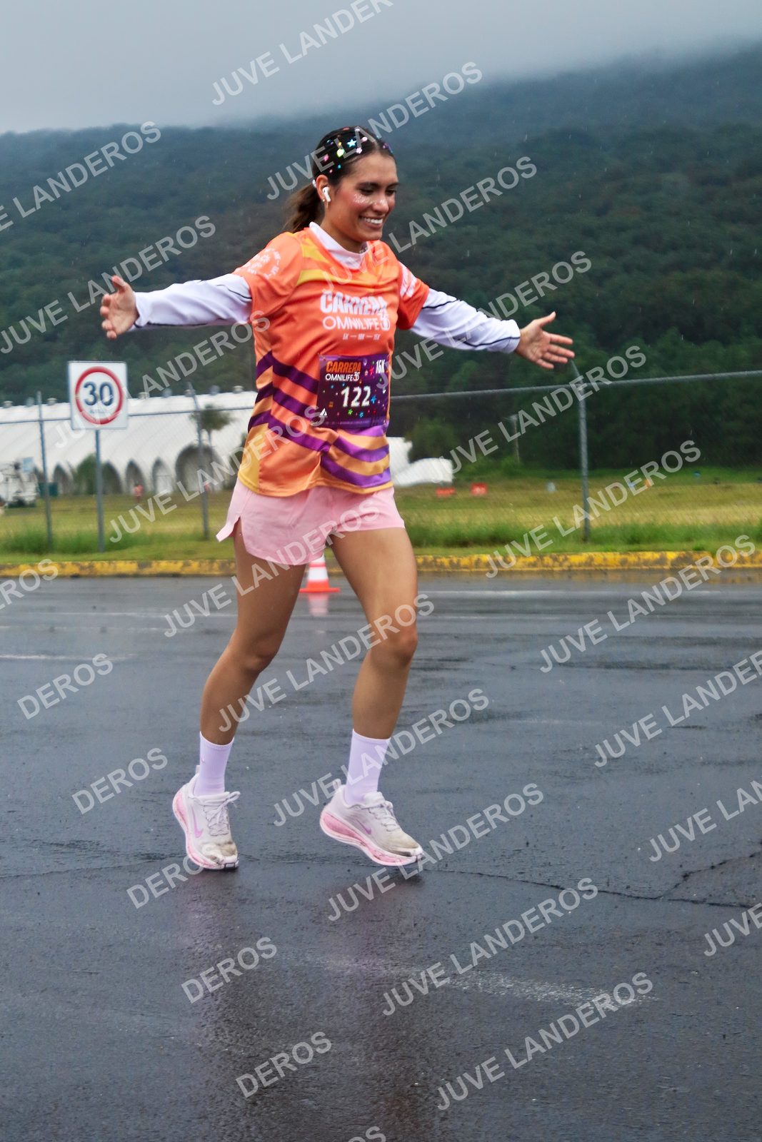 Foto de la CARRERA OMNILIFE GUADALAJARA en Estadio Akron, Zapopan a las 07:57 · dorsal 30, 122