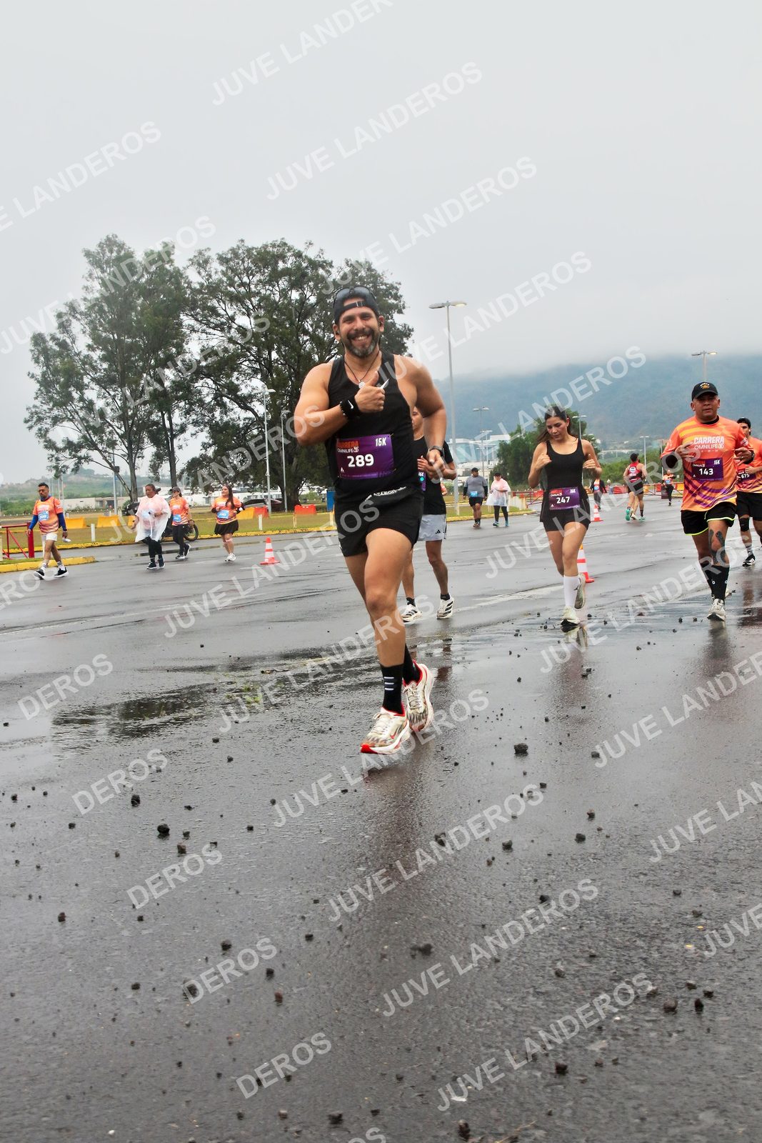 Foto de la CARRERA OMNILIFE GUADALAJARA en Estadio Akron, Zapopan a las 07:32 · dorsal 289, 143, 247