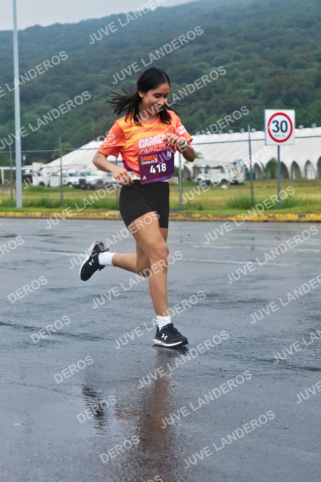 Foto de la CARRERA OMNILIFE GUADALAJARA en Estadio Akron, Zapopan a las 08:04 · dorsal 30, 418