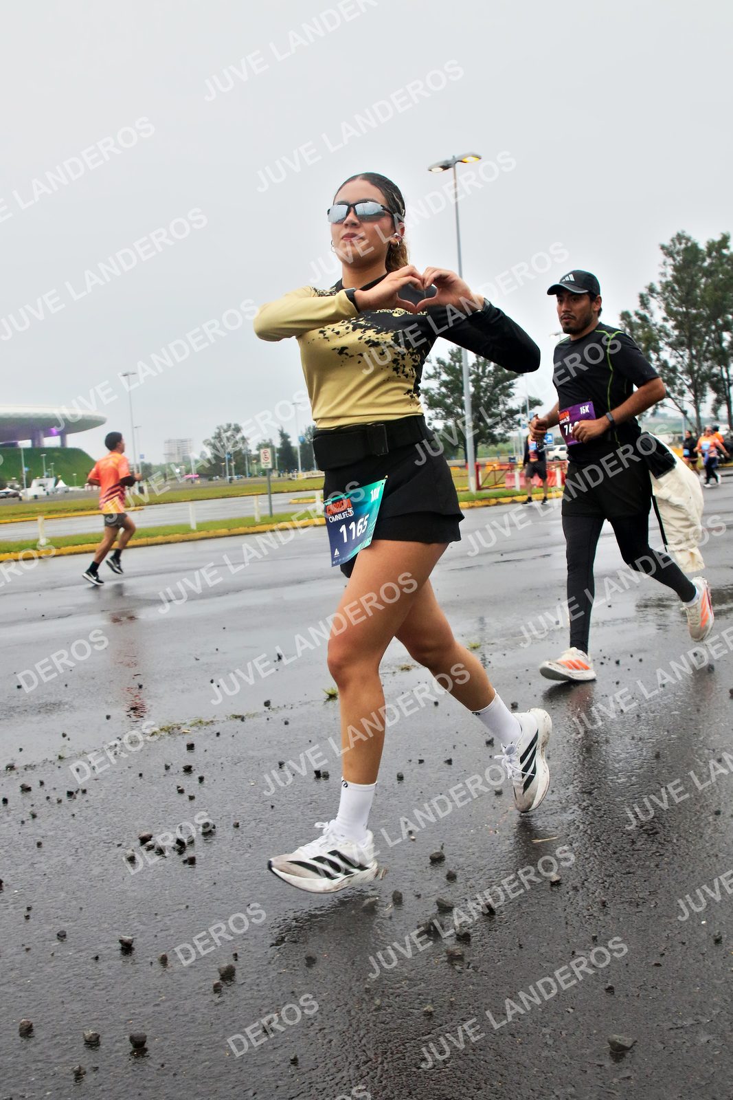 Foto de la CARRERA OMNILIFE GUADALAJARA en Estadio Akron, Zapopan a las 07:31 · dorsal 1165, 74