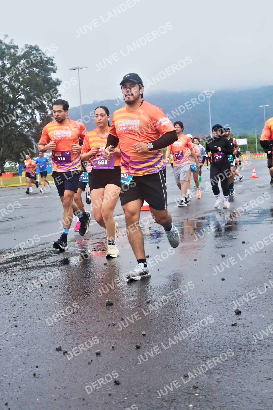 Foto de la CARRERA OMNILIFE GUADALAJARA en Estadio Akron, Zapopan a las 07:38 · dorsal 475, 688, 628, 538