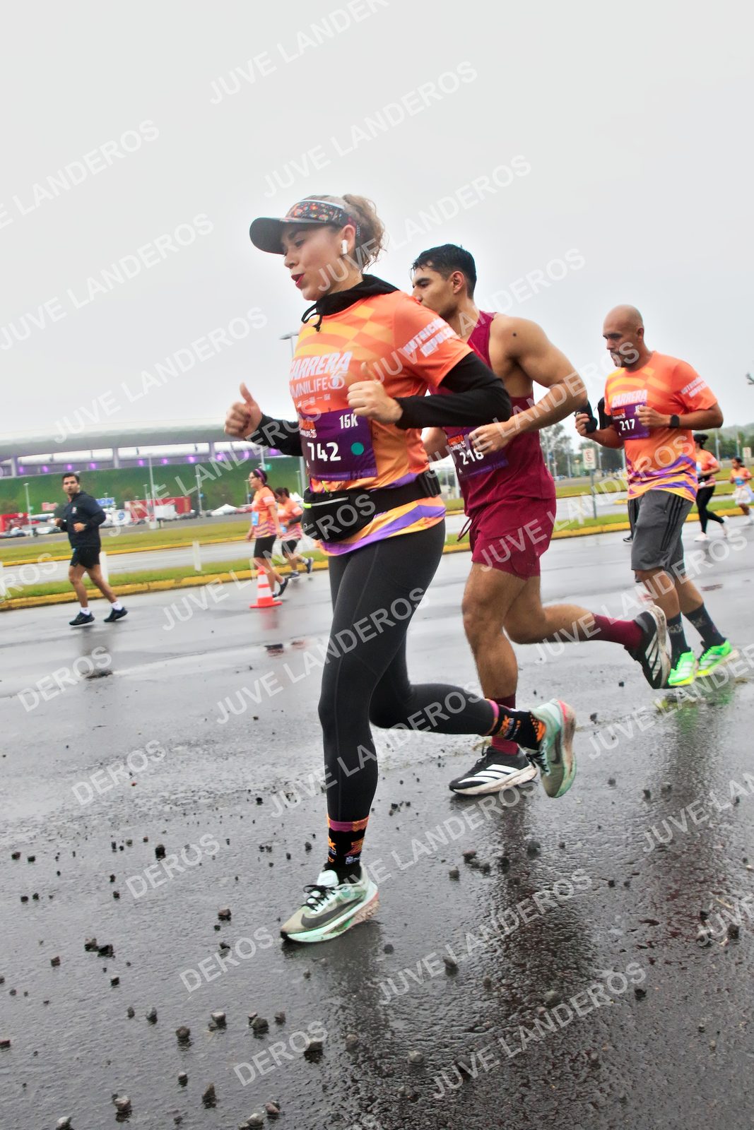Foto de la CARRERA OMNILIFE GUADALAJARA en Estadio Akron, Zapopan a las 07:28 · dorsal 742, 217, 216