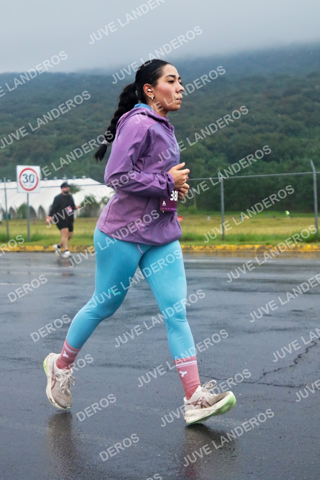Foto de la CARRERA OMNILIFE GUADALAJARA en Estadio Akron, Zapopan a las 08:00 · dorsal 30, 38