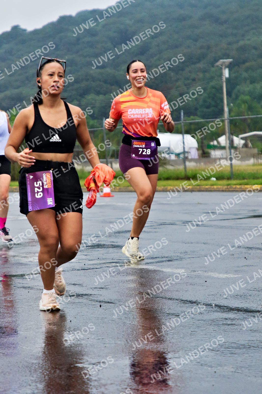 Foto de la CARRERA OMNILIFE GUADALAJARA en Estadio Akron, Zapopan a las 08:05 · dorsal 728, 529