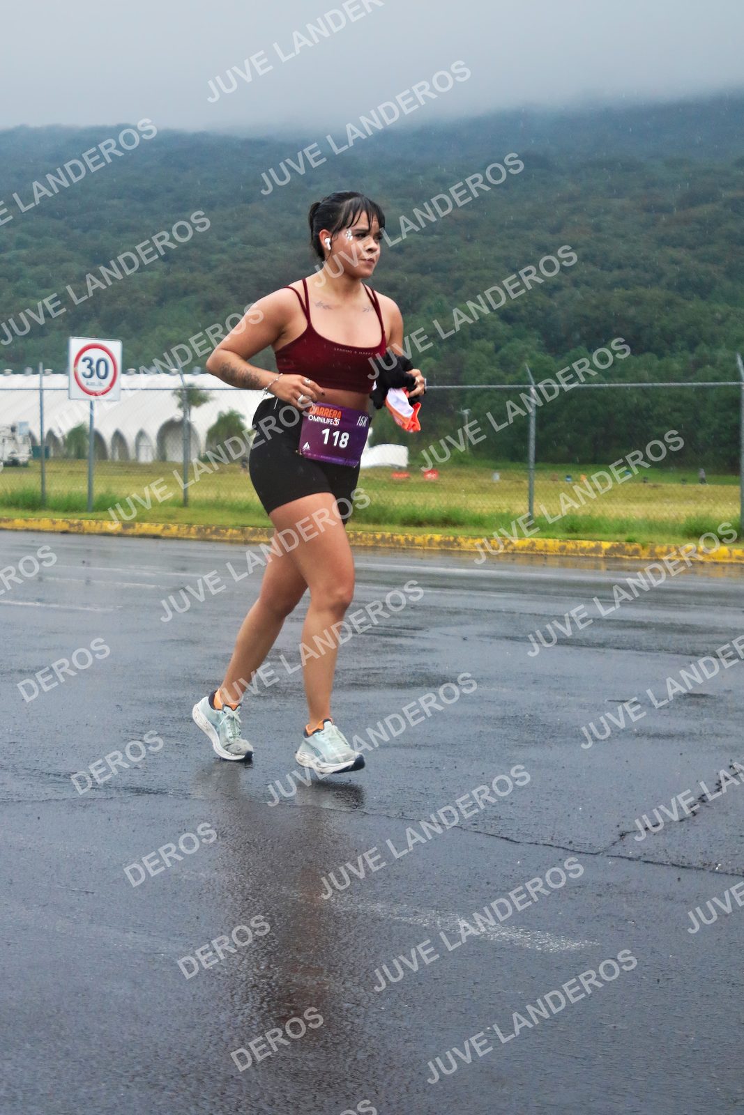 Foto de la CARRERA OMNILIFE GUADALAJARA en Estadio Akron, Zapopan a las 07:59 · dorsal 30, 118