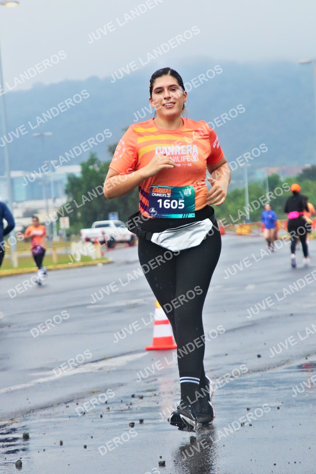 Foto de la CARRERA OMNILIFE GUADALAJARA en Estadio Akron, Zapopan a las 07:48 · dorsal 1605
