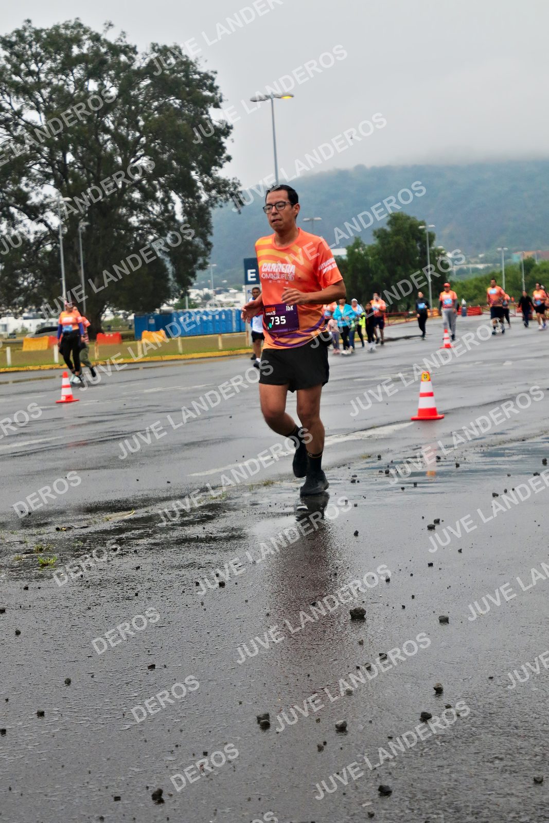 Foto de la CARRERA OMNILIFE GUADALAJARA en Estadio Akron, Zapopan a las 07:31 · dorsal 735