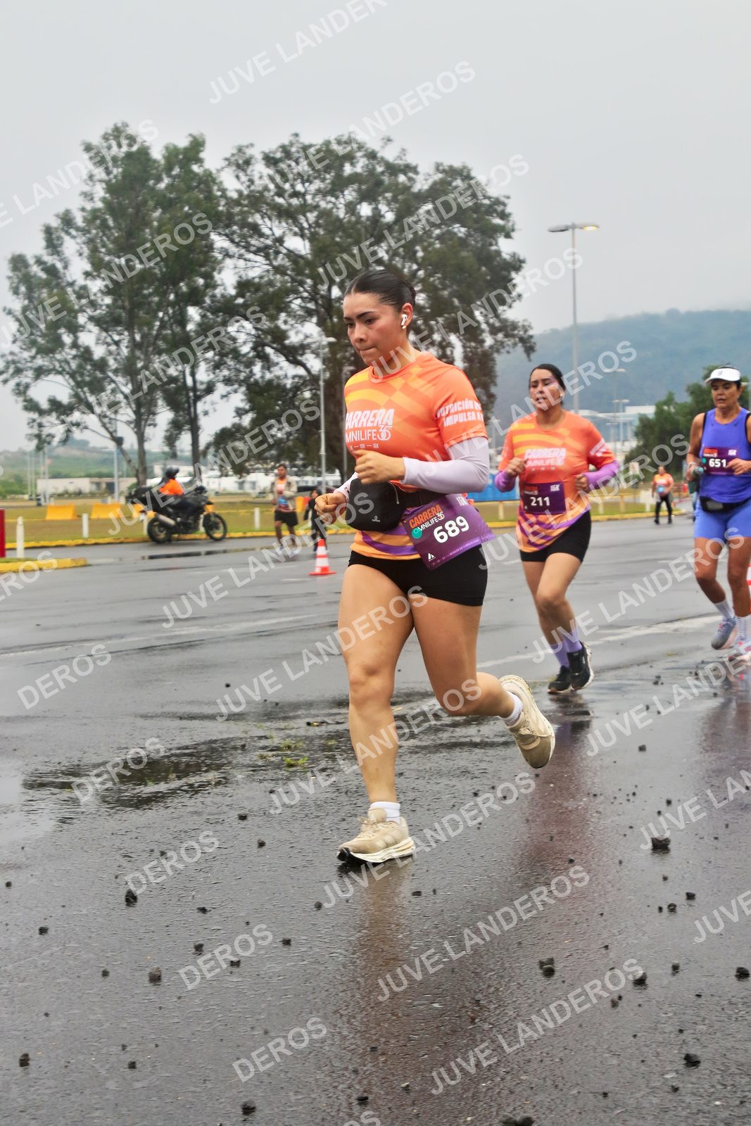 Foto de la CARRERA OMNILIFE GUADALAJARA en Estadio Akron, Zapopan a las 07:34 · dorsal 651, 689, 211