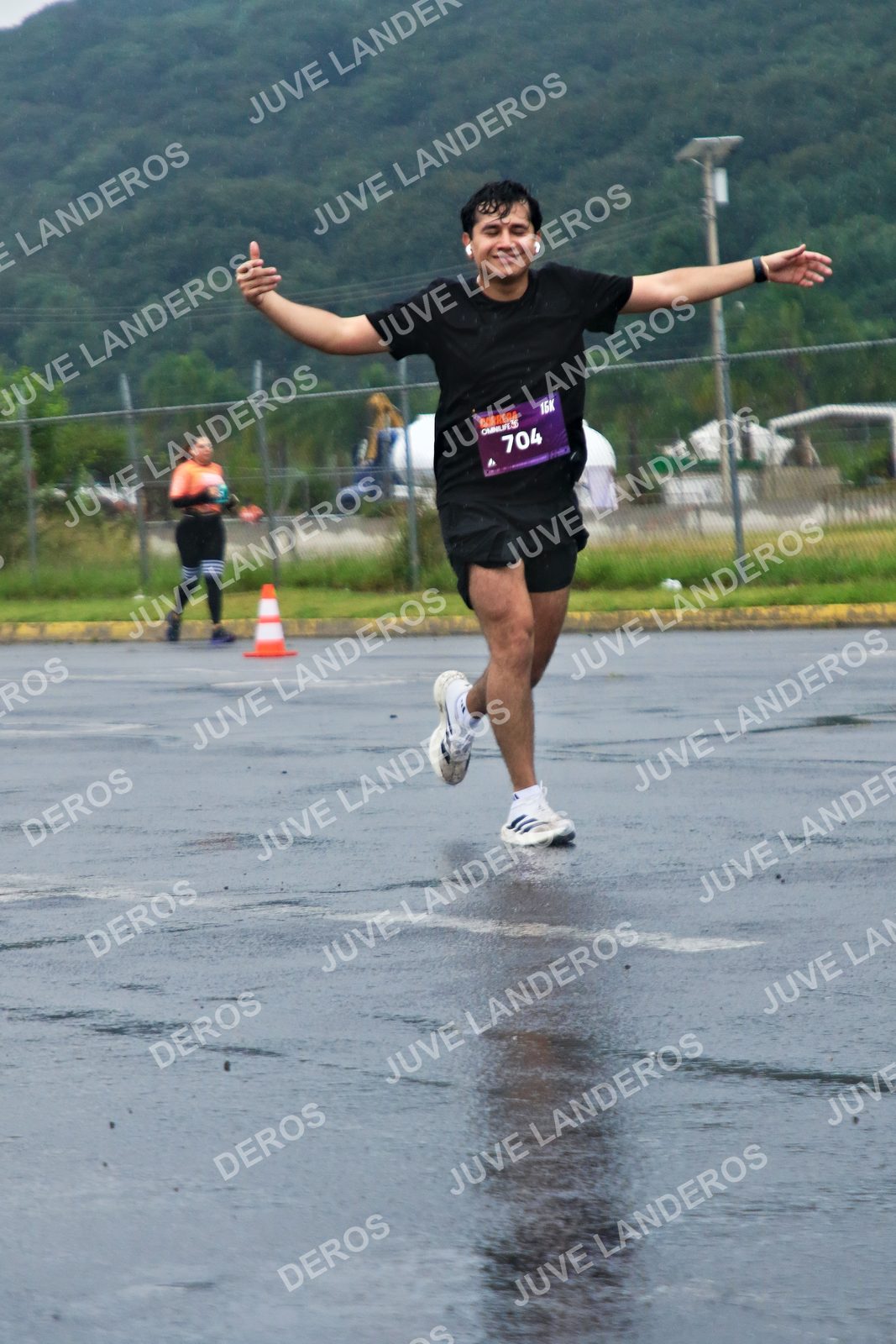 Foto de la CARRERA OMNILIFE GUADALAJARA en Estadio Akron, Zapopan a las 07:57 · dorsal 704