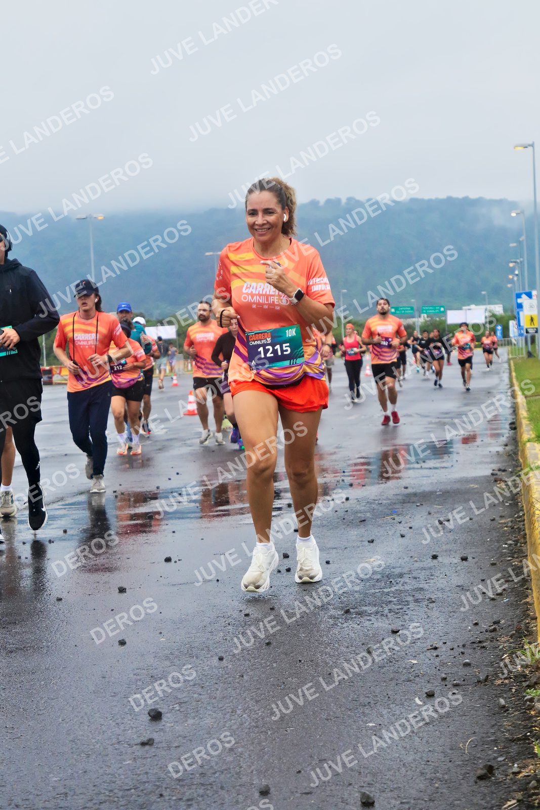 Foto de la CARRERA OMNILIFE GUADALAJARA en Estadio Akron, Zapopan a las 07:40 · dorsal 1215, 212
