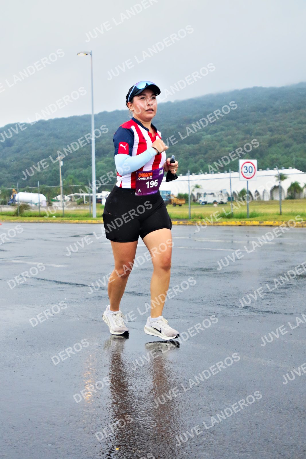 Foto de la CARRERA OMNILIFE GUADALAJARA en Estadio Akron, Zapopan a las 08:11 · dorsal 30, 196