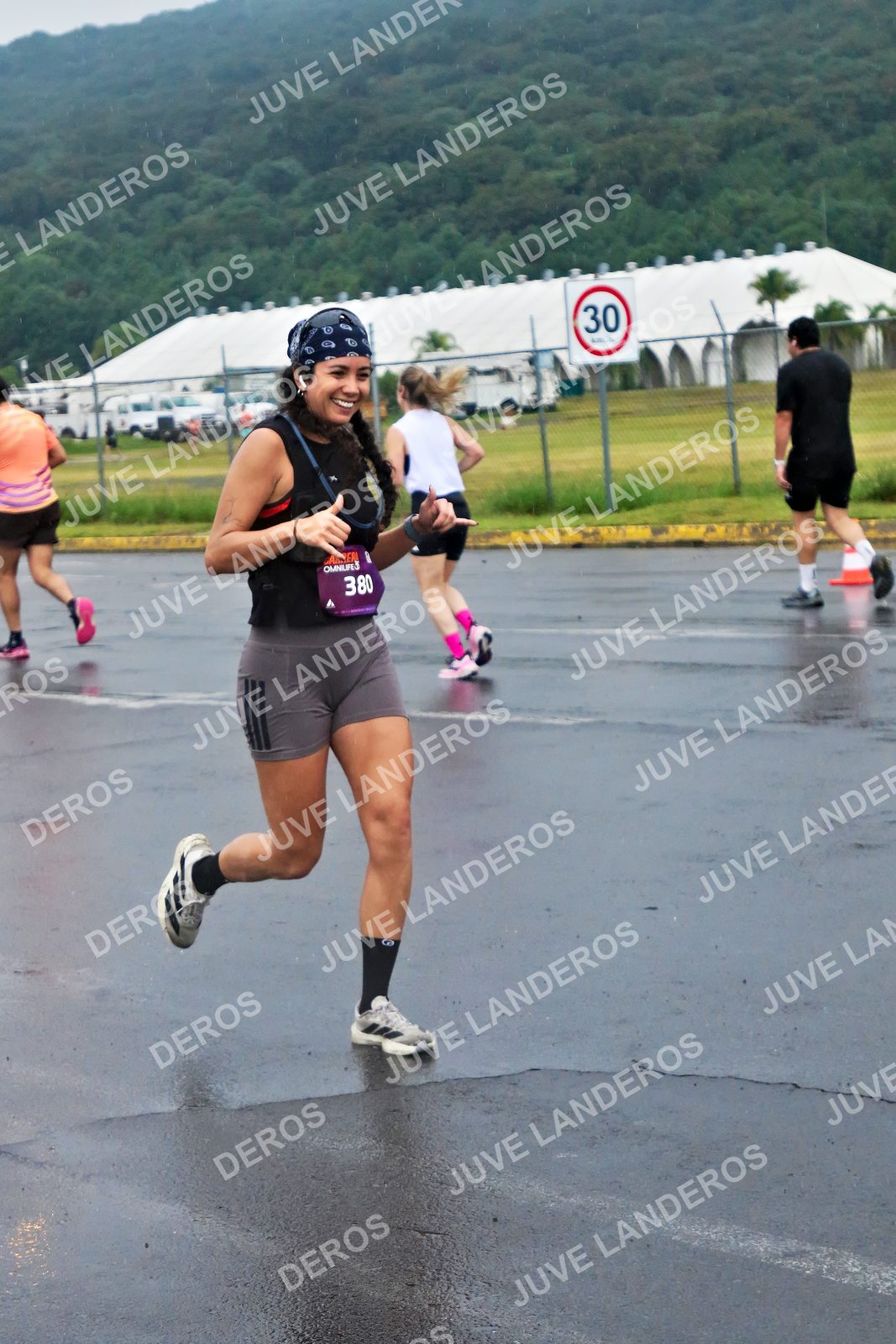 Foto de la CARRERA OMNILIFE GUADALAJARA en Estadio Akron, Zapopan a las 07:51 · dorsal 30, 380
