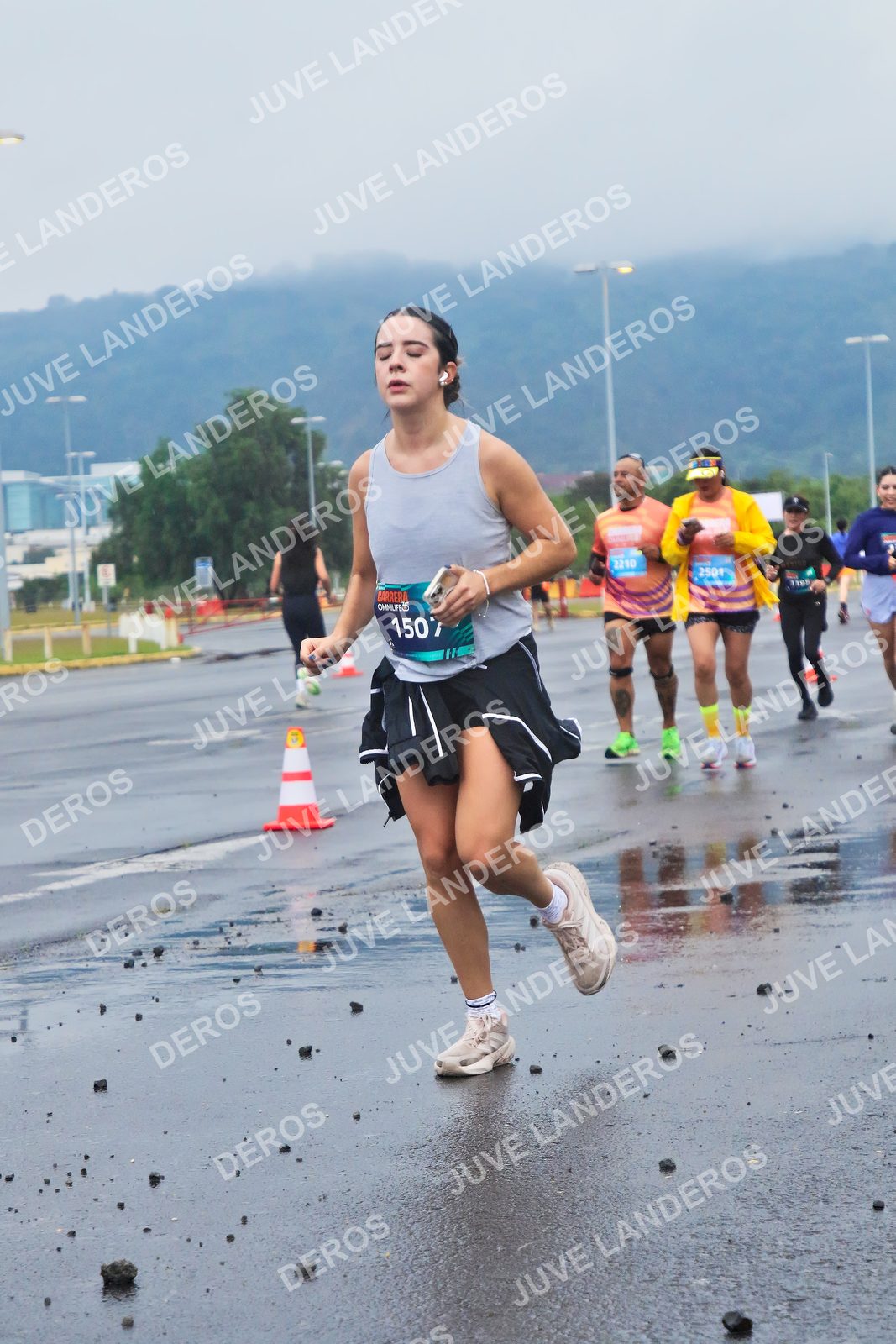 Foto de la CARRERA OMNILIFE GUADALAJARA en Estadio Akron, Zapopan a las 07:39 · dorsal 2501, 2210