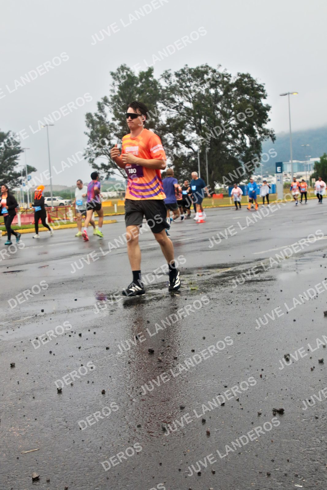 Foto de la CARRERA OMNILIFE GUADALAJARA en Estadio Akron, Zapopan a las 07:32 · dorsal 180