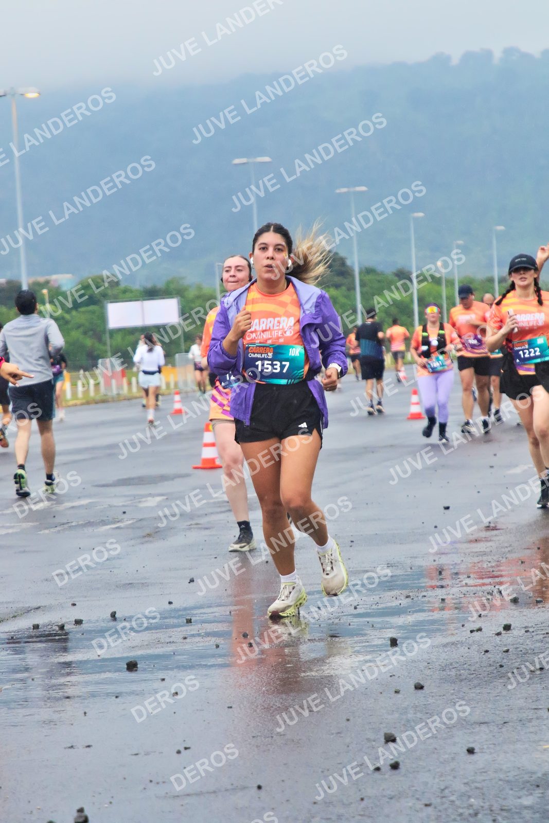 Foto de la CARRERA OMNILIFE GUADALAJARA en Estadio Akron, Zapopan a las 07:47 · dorsal 1537, 1222