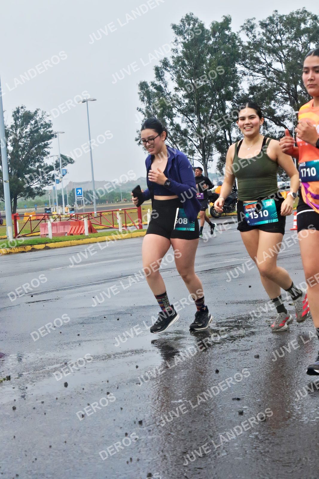 Foto de la CARRERA OMNILIFE GUADALAJARA en Estadio Akron, Zapopan a las 07:47 · dorsal 1710, 1510, 608