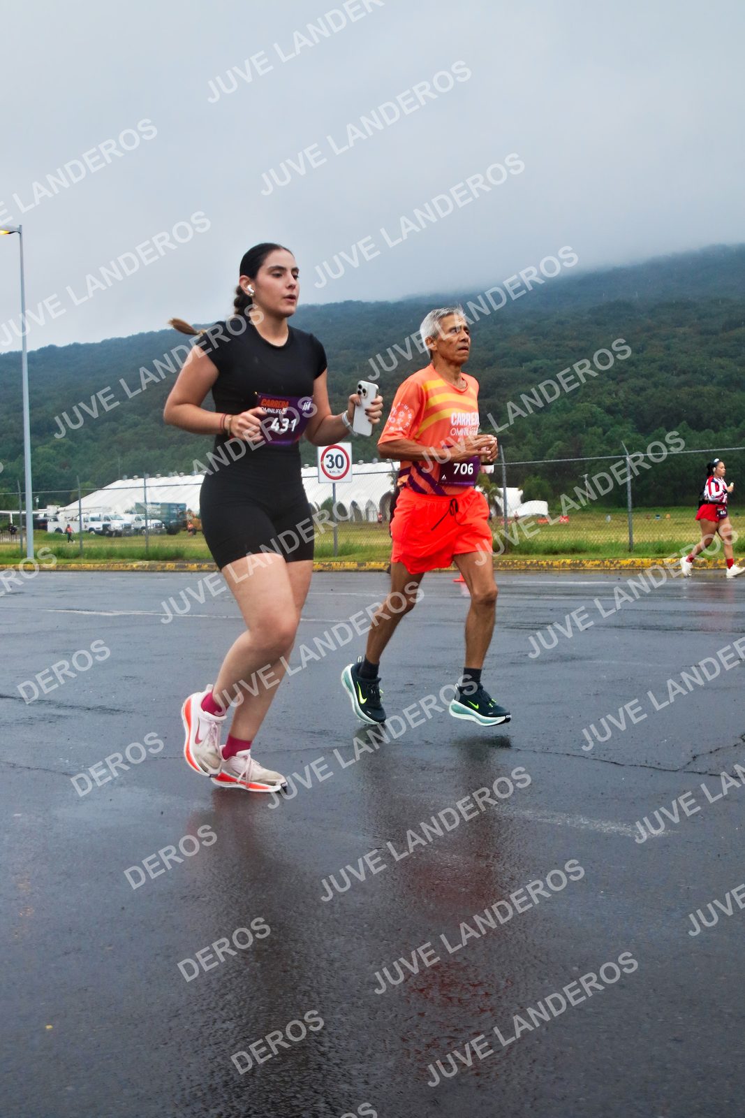 Foto de la CARRERA OMNILIFE GUADALAJARA en Estadio Akron, Zapopan a las 07:54 · dorsal 706, 30, 431