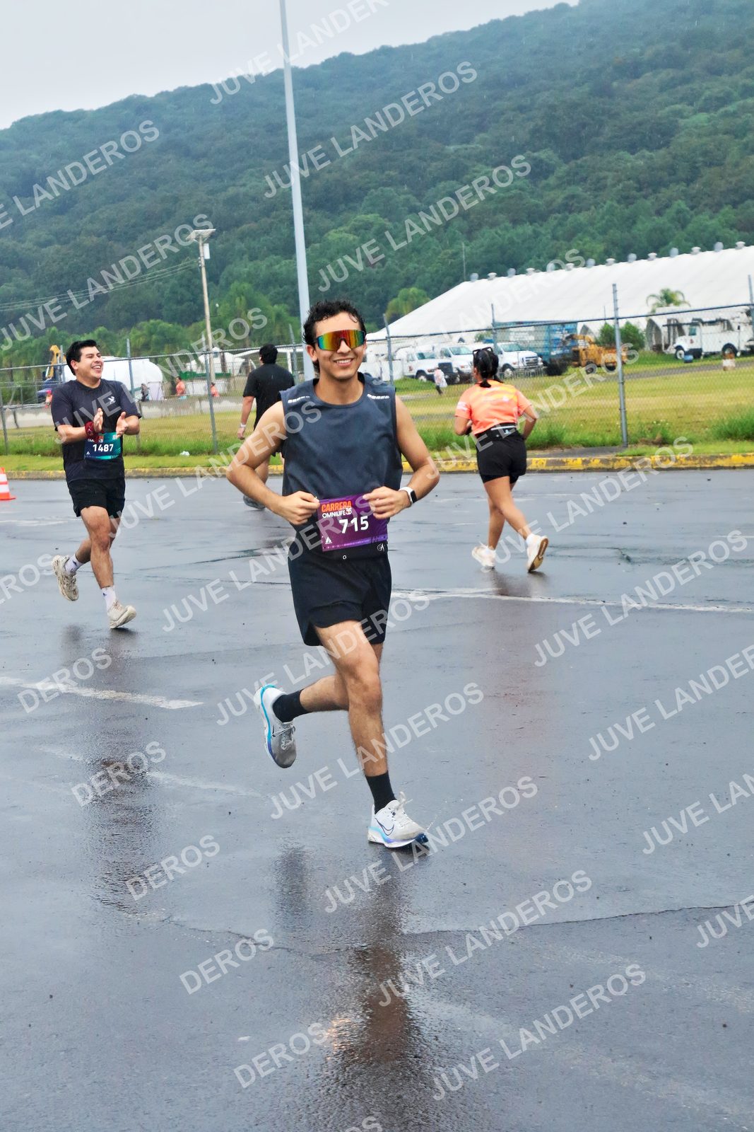 Foto de la CARRERA OMNILIFE GUADALAJARA en Estadio Akron, Zapopan a las 07:51 · dorsal 715, 1487