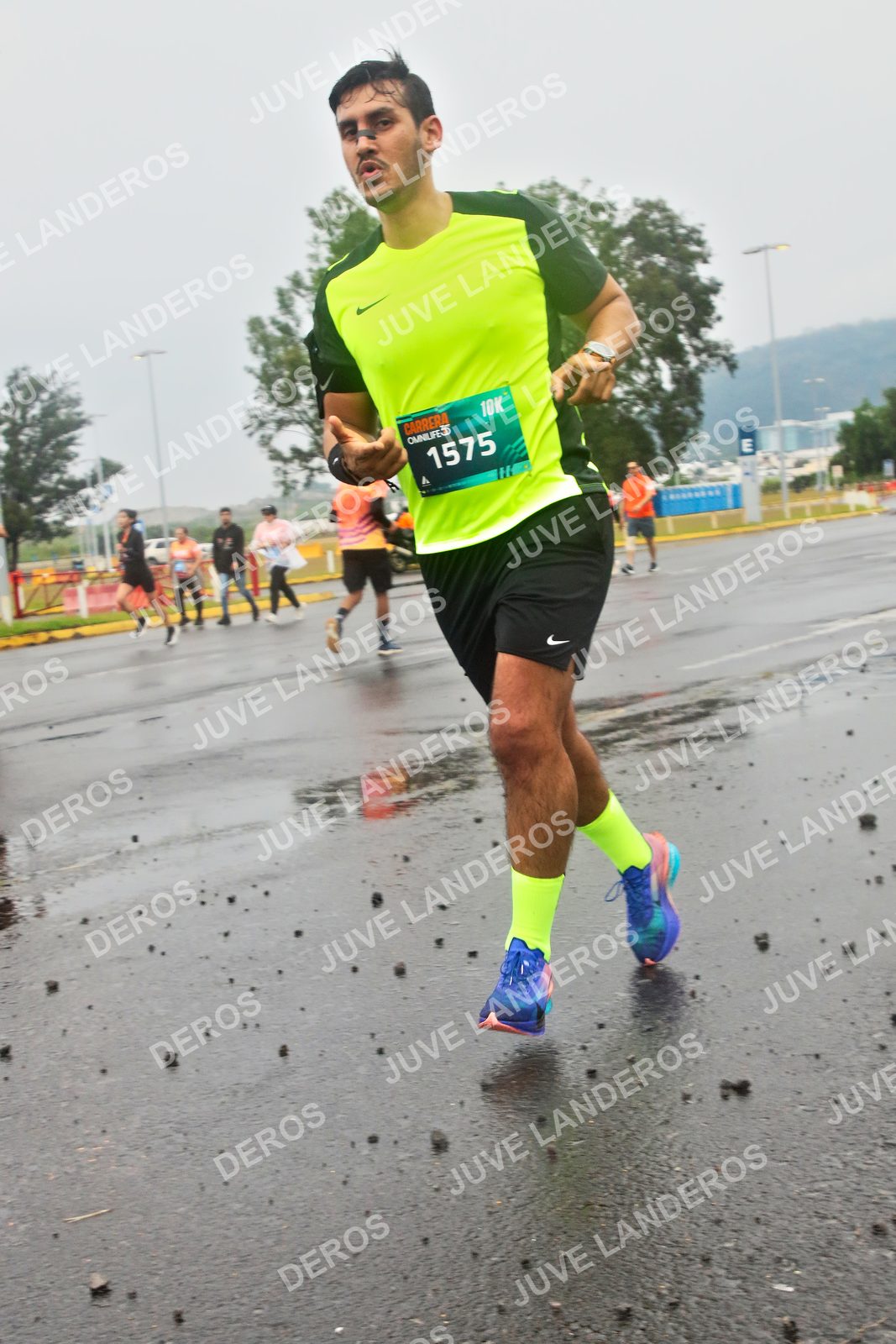 Foto de la CARRERA OMNILIFE GUADALAJARA en Estadio Akron, Zapopan a las 07:34 · dorsal 1575