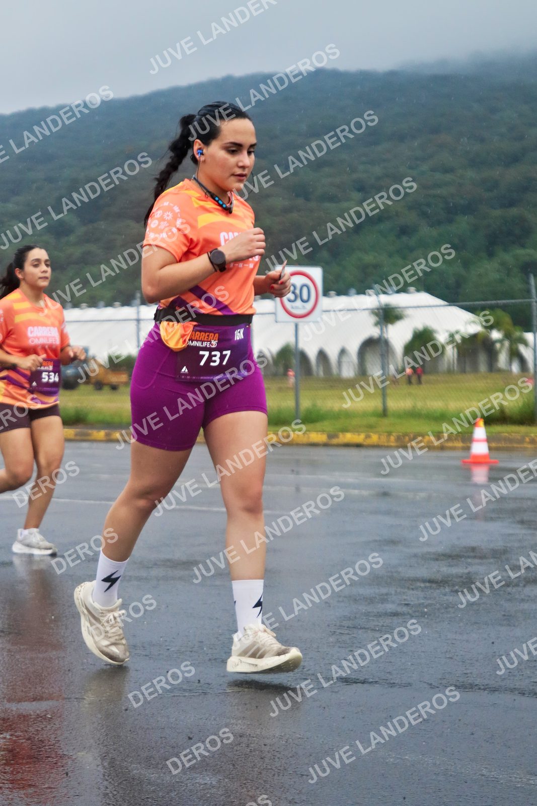Foto de la CARRERA OMNILIFE GUADALAJARA en Estadio Akron, Zapopan a las 08:00 · dorsal 737, 534, 30
