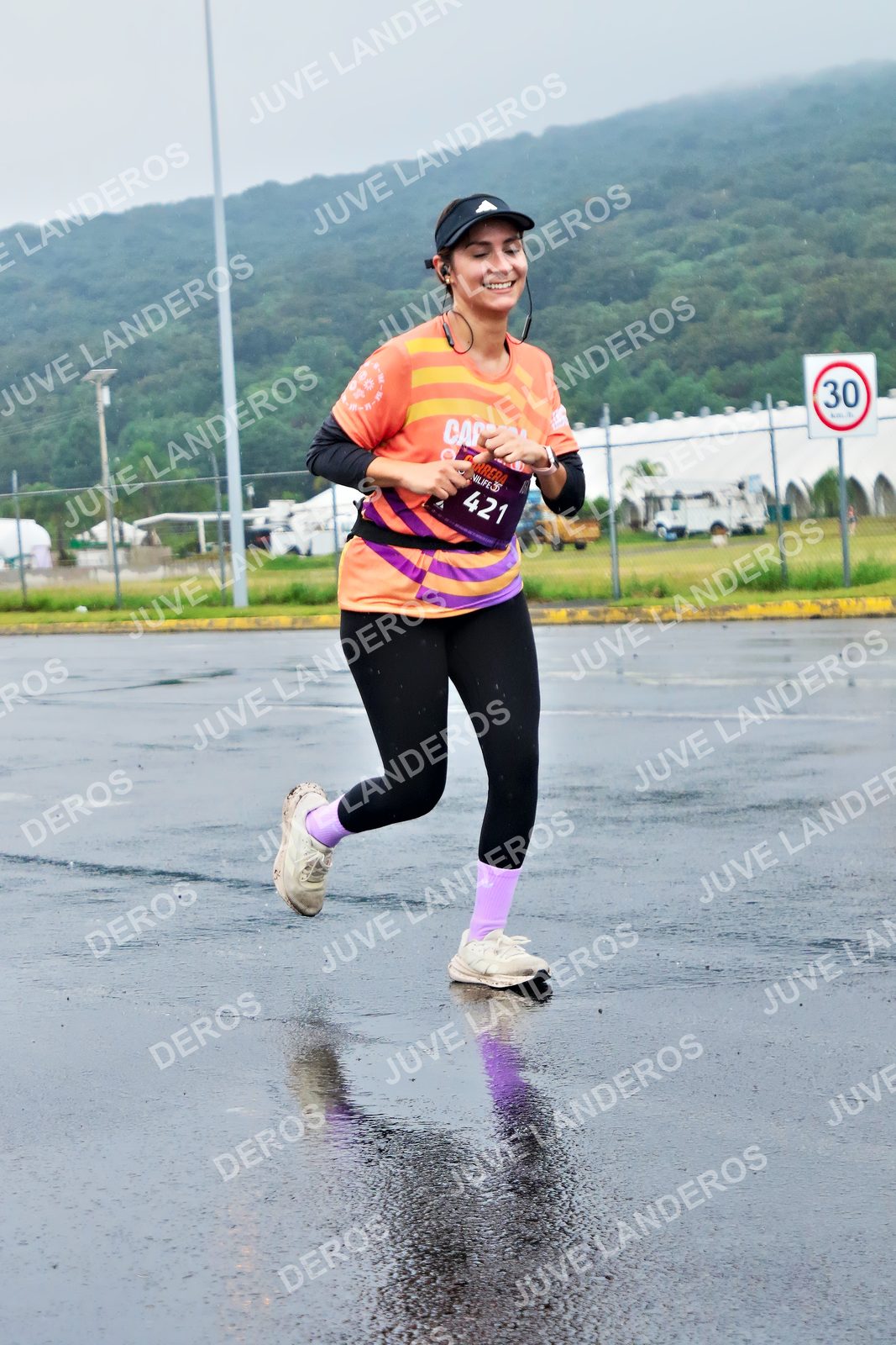 Foto de la CARRERA OMNILIFE GUADALAJARA en Estadio Akron, Zapopan a las 08:06 · dorsal 30, 421