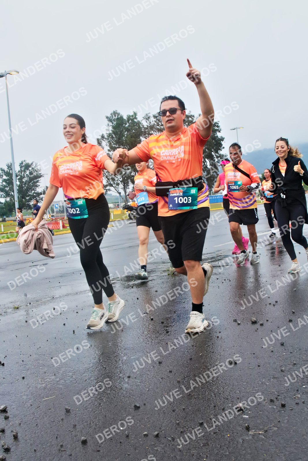 Foto de la CARRERA OMNILIFE GUADALAJARA en Estadio Akron, Zapopan a las 07:45 · dorsal 1003, 1065, 1002, 2035