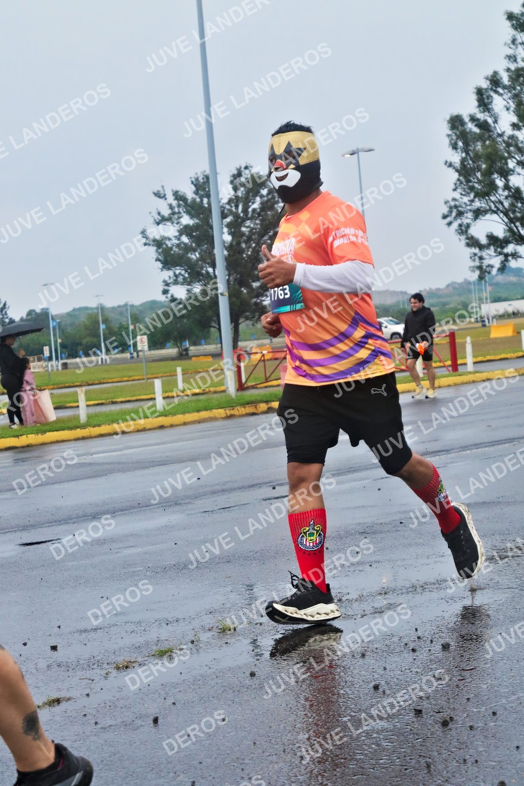 Foto de la CARRERA OMNILIFE GUADALAJARA en Estadio Akron, Zapopan a las 07:39 · dorsal 1763