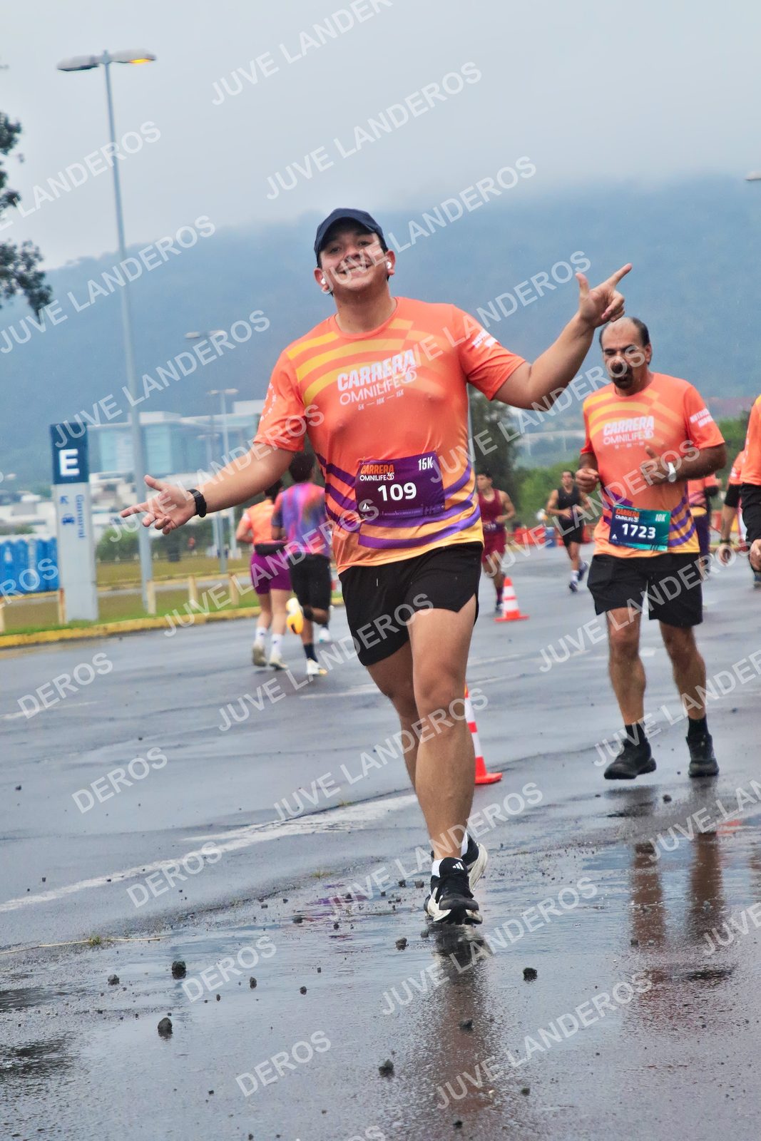 Foto de la CARRERA OMNILIFE GUADALAJARA en Estadio Akron, Zapopan a las 07:47 · dorsal 109, 1723