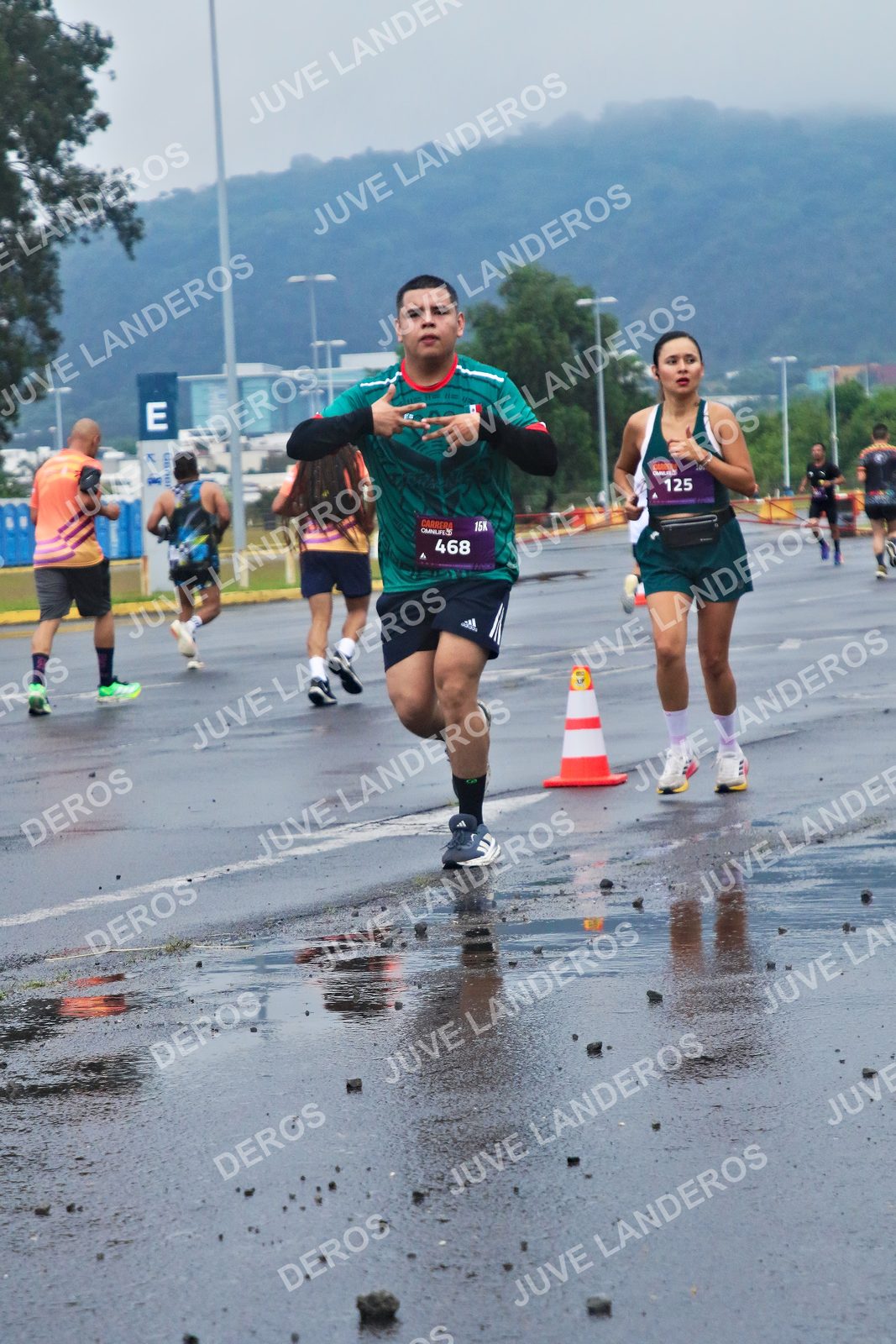 Foto de la CARRERA OMNILIFE GUADALAJARA en Estadio Akron, Zapopan a las 07:38 · dorsal 468, 125