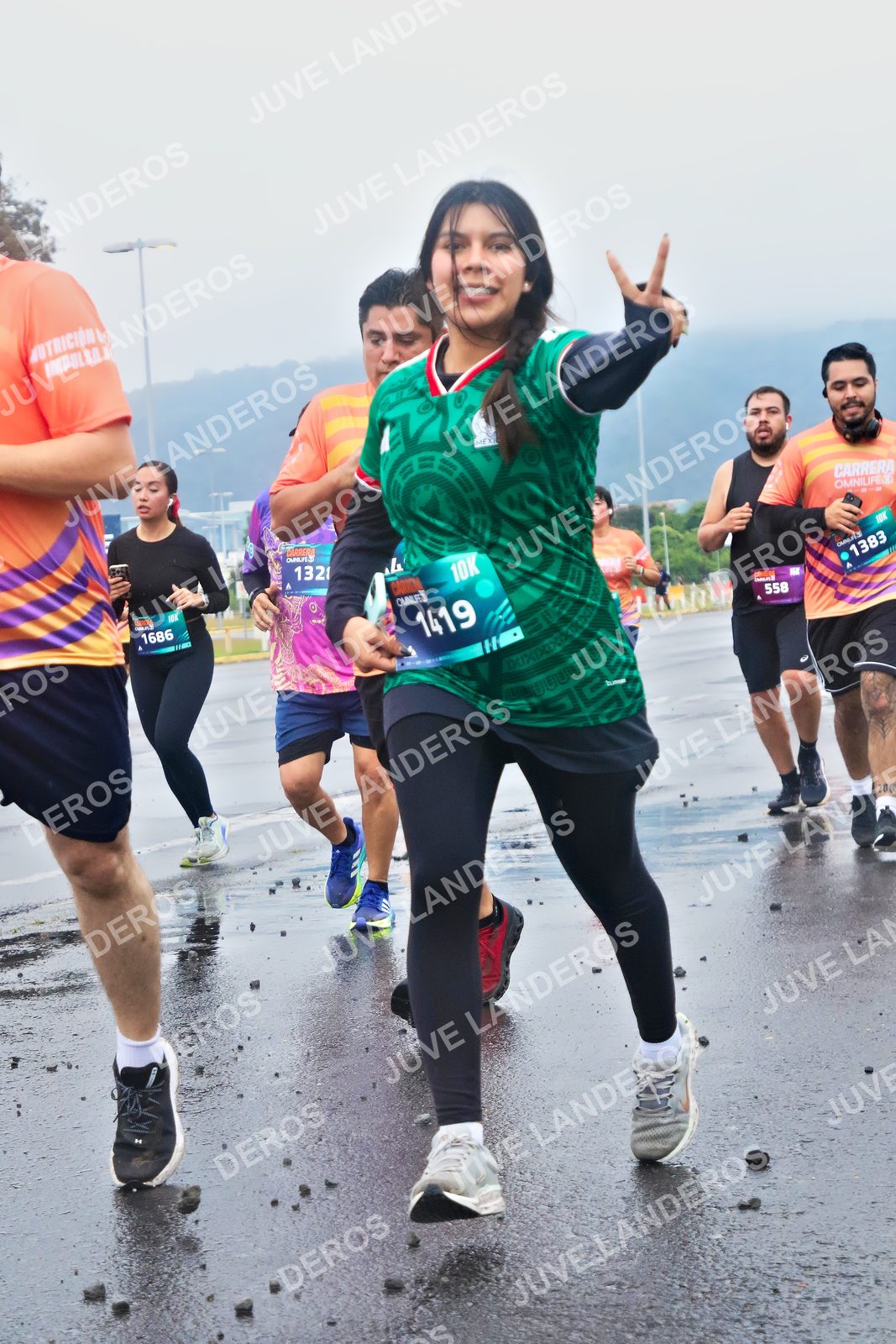 Foto de la CARRERA OMNILIFE GUADALAJARA en Estadio Akron, Zapopan a las 07:42 · dorsal 1419, 1383, 1686, 558