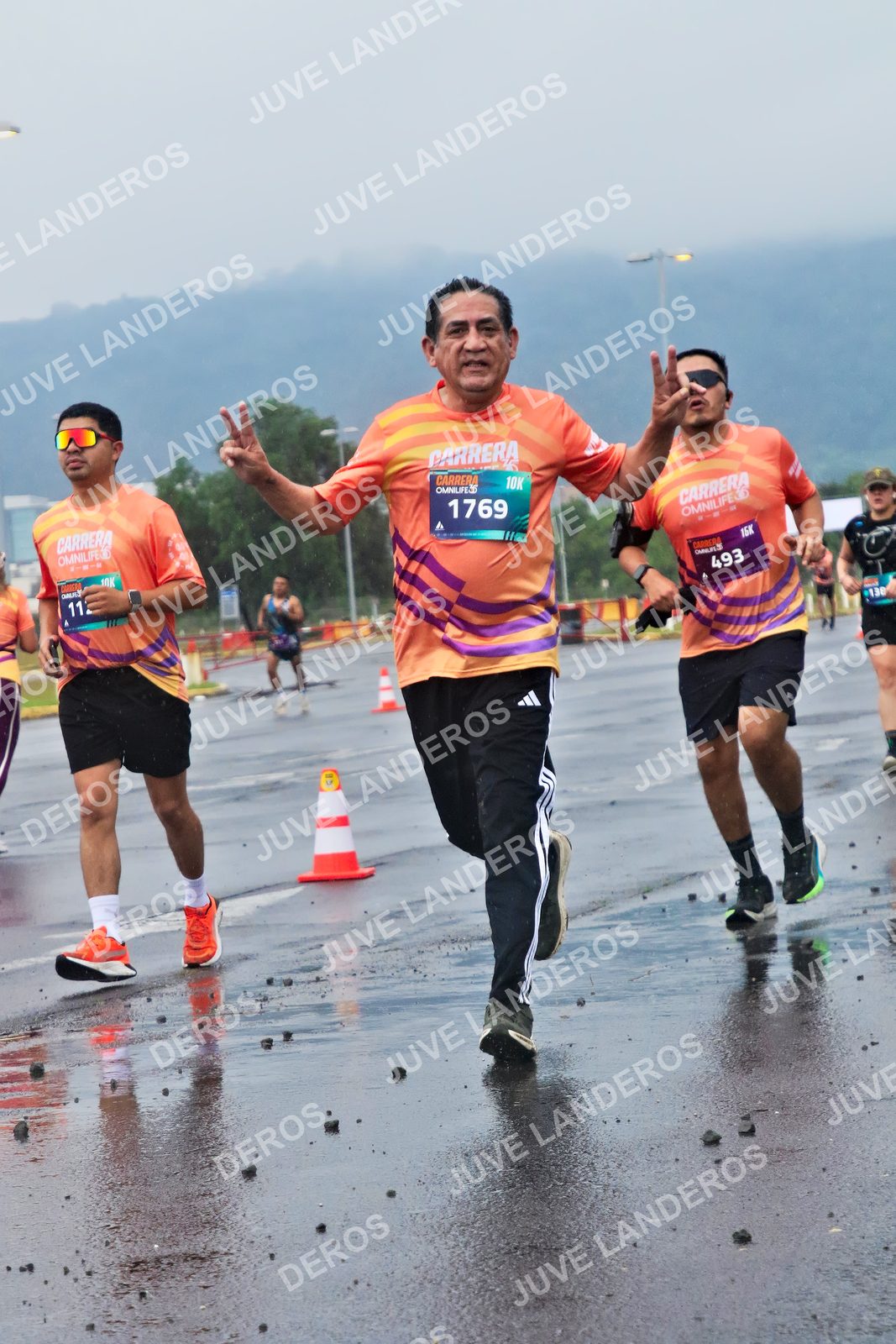 Foto de la CARRERA OMNILIFE GUADALAJARA en Estadio Akron, Zapopan a las 07:48 · dorsal 1769, 493, 11