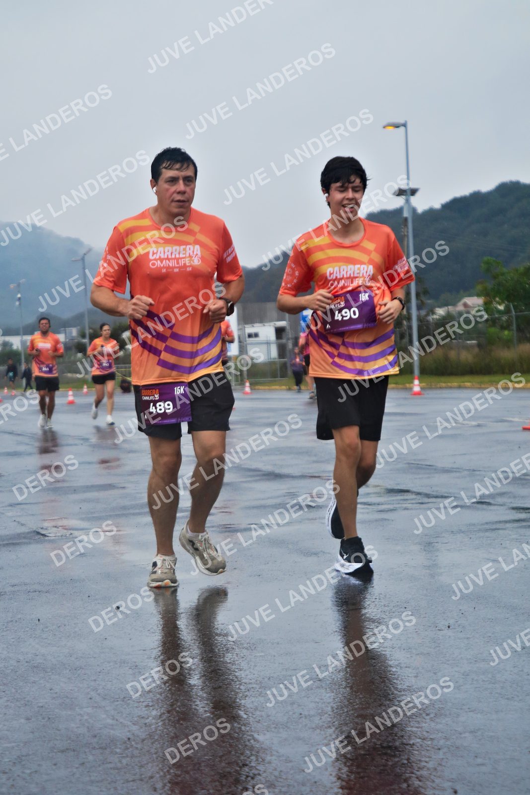 Foto de la CARRERA OMNILIFE GUADALAJARA en Estadio Akron, Zapopan a las 08:00 · dorsal 490, 489