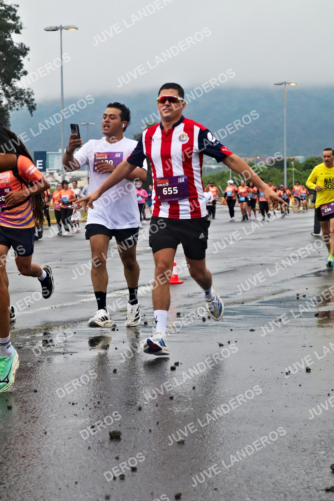 Foto de la CARRERA OMNILIFE GUADALAJARA en Estadio Akron, Zapopan a las 07:27 · dorsal 655, 234