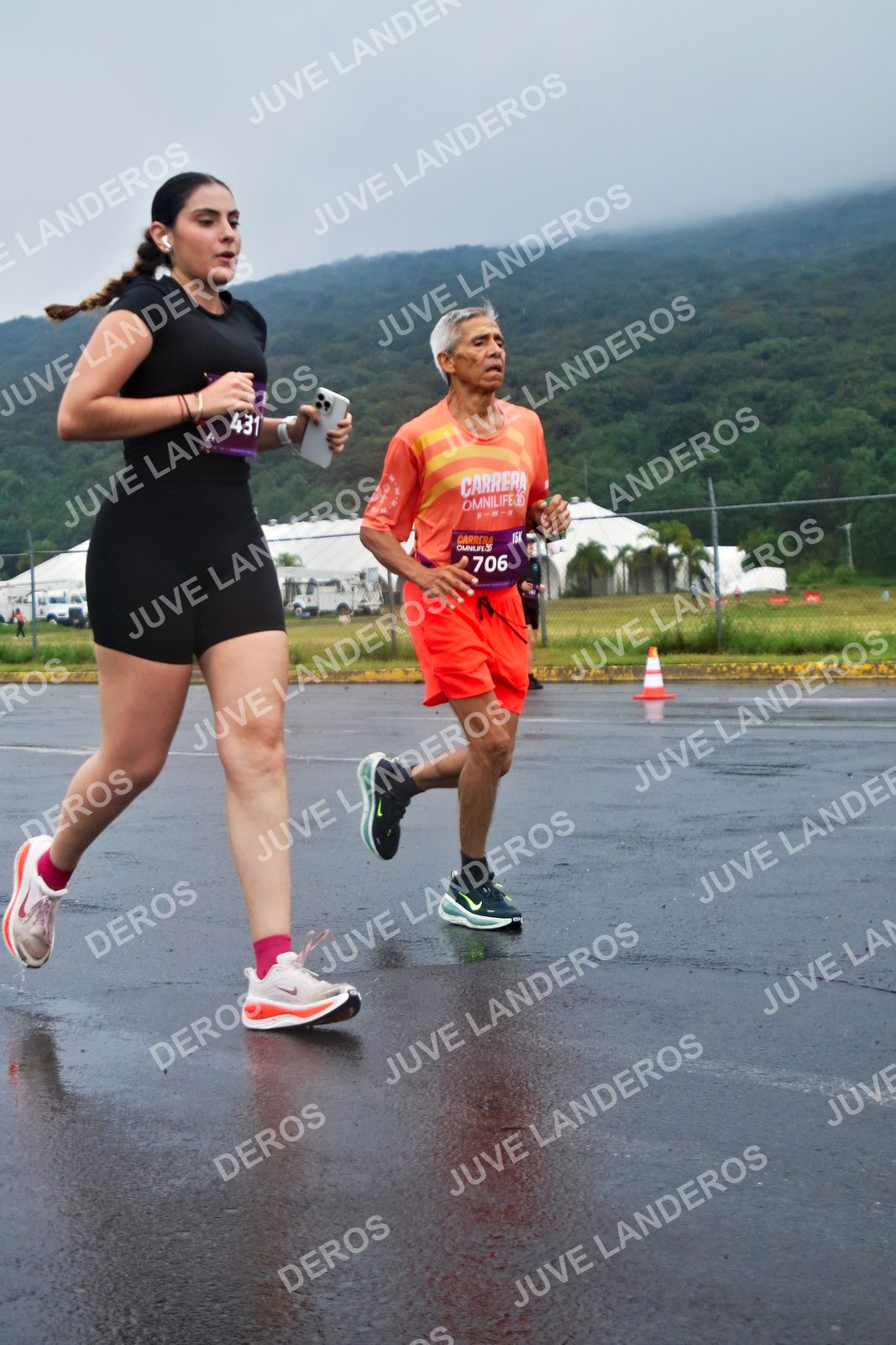 Foto de la CARRERA OMNILIFE GUADALAJARA en Estadio Akron, Zapopan a las 07:54 · dorsal 706, 431