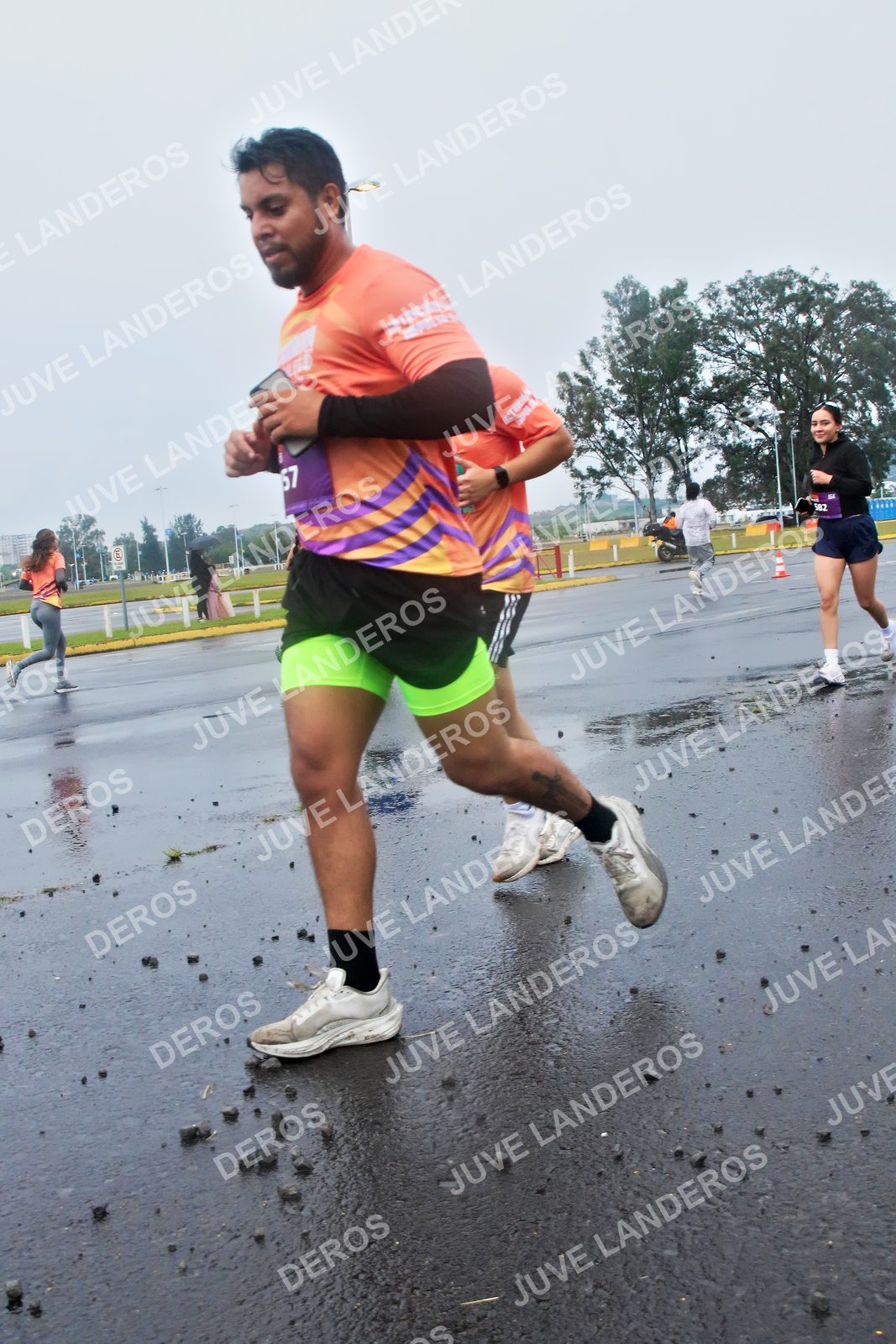 Foto de la CARRERA OMNILIFE GUADALAJARA en Estadio Akron, Zapopan a las 07:39 · dorsal 57, 82